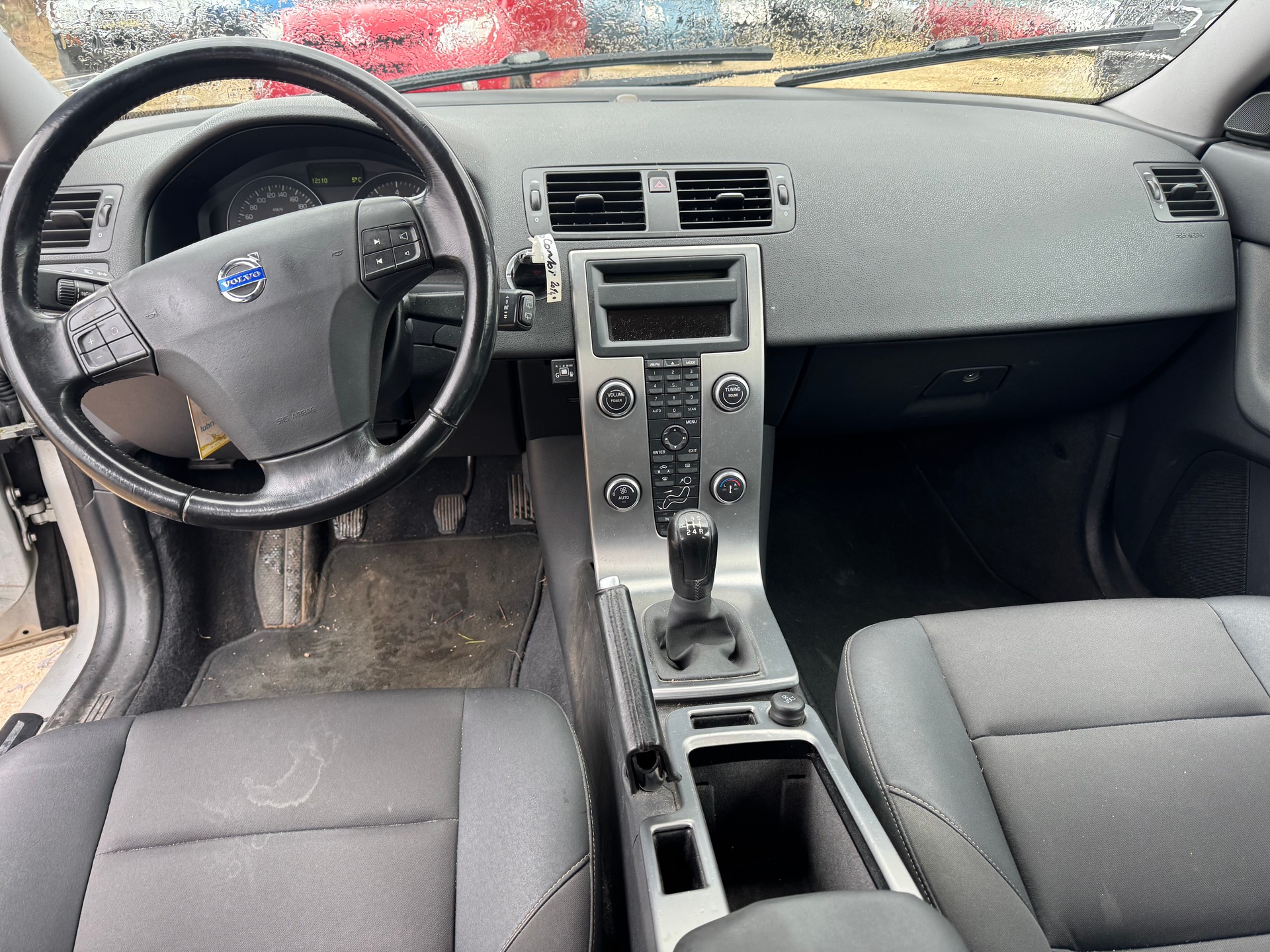VOLVO V50-image-8