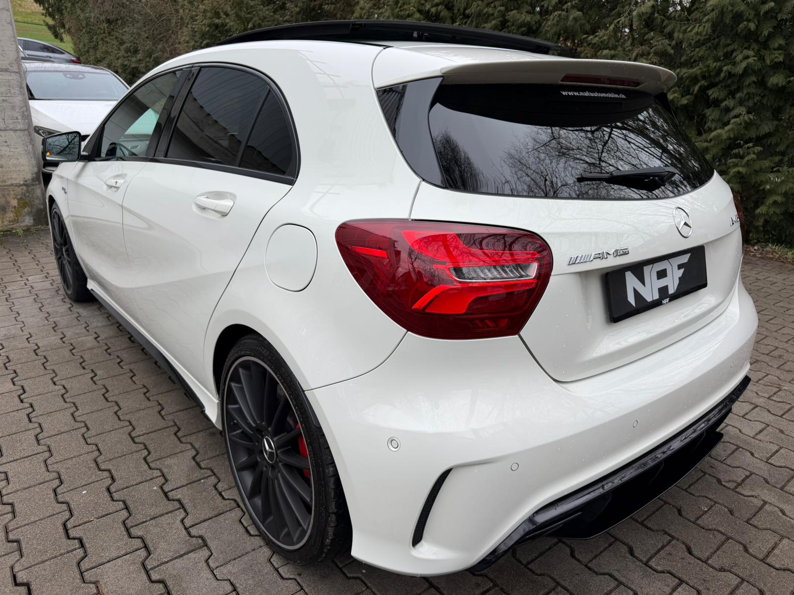 MERCEDES-BENZ A 45 AMG 4Matic Speedshift 7G-DCT-showroom-element-2