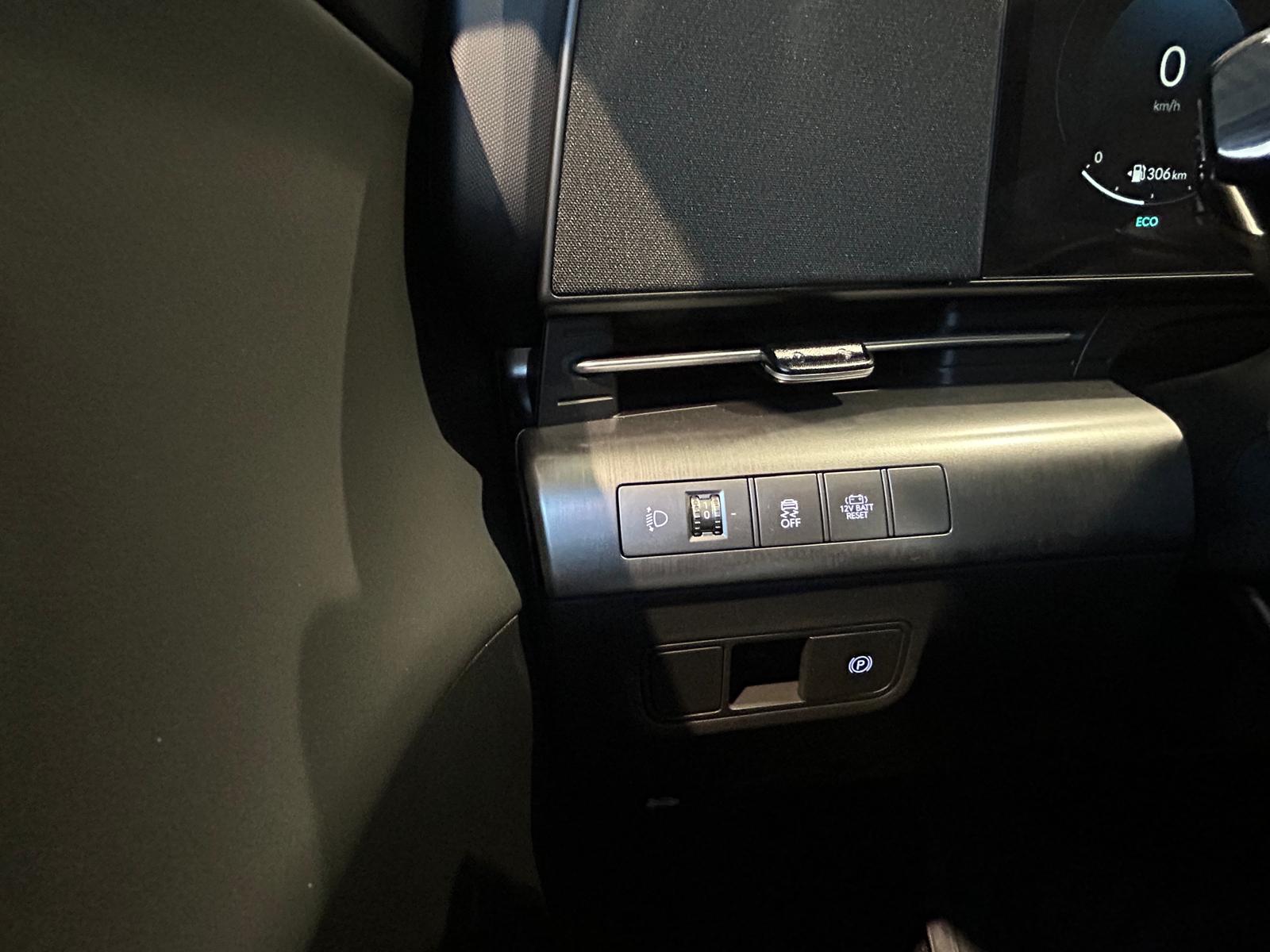 HYUNDAI Kona 1.6 GDi HEV Amplia DCT-image-14
