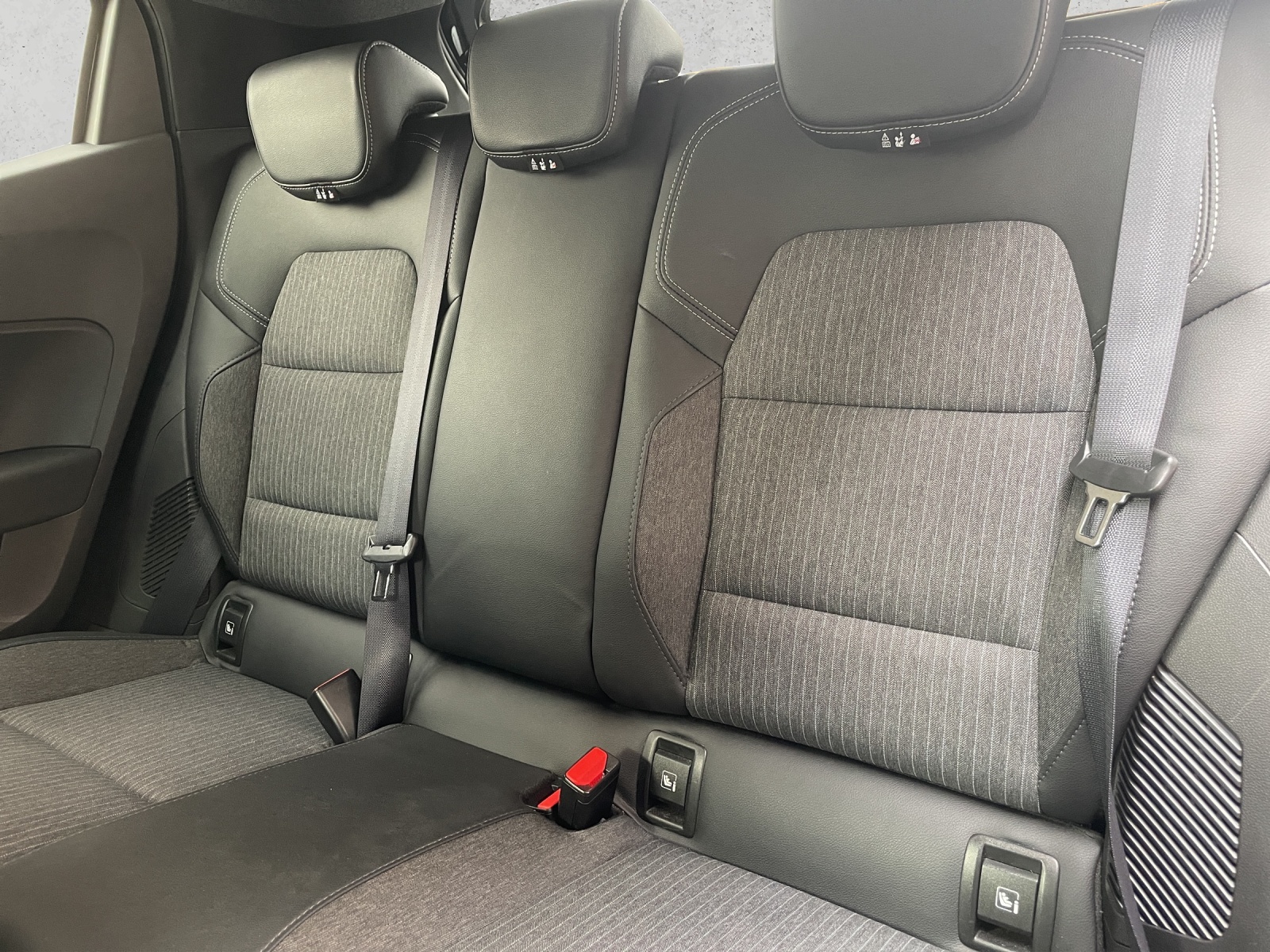 MITSUBISHI Colt 1.6 HEV Instyle-image-15