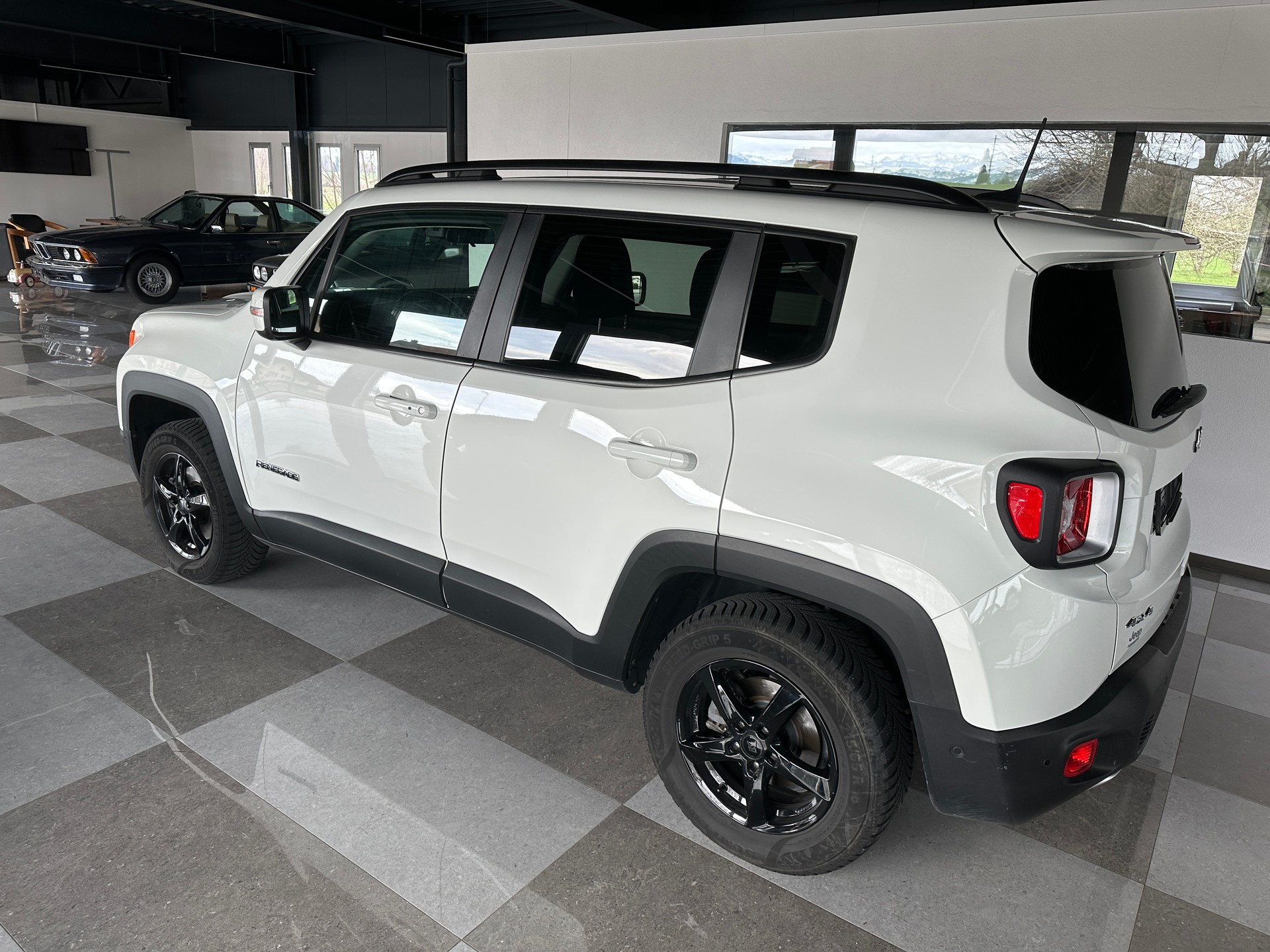 JEEP Renegade 1.4 Turbo Freedom AWD-image-2