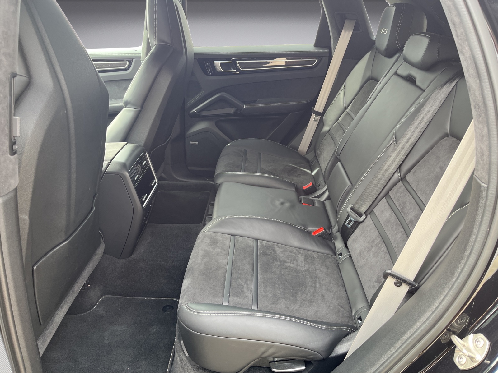 PORSCHE Cayenne 4.0 V8 GTS-image-11