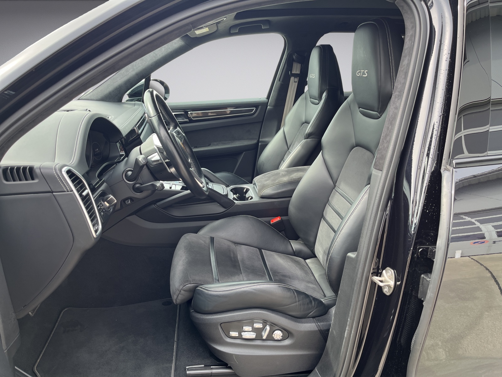 PORSCHE Cayenne 4.0 V8 GTS-image-7