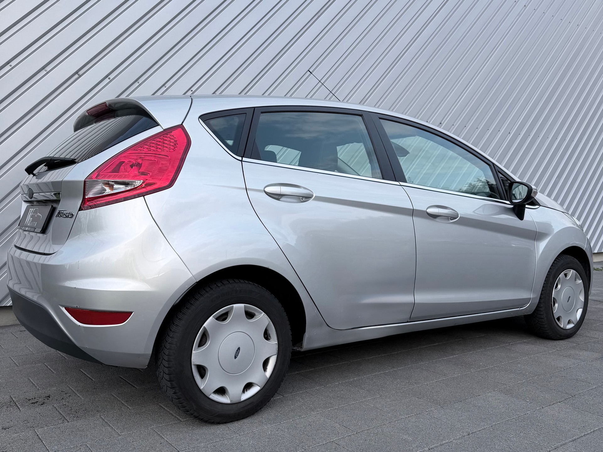 FORD Fiesta 1.4 16V Titanium-showroom-element-2