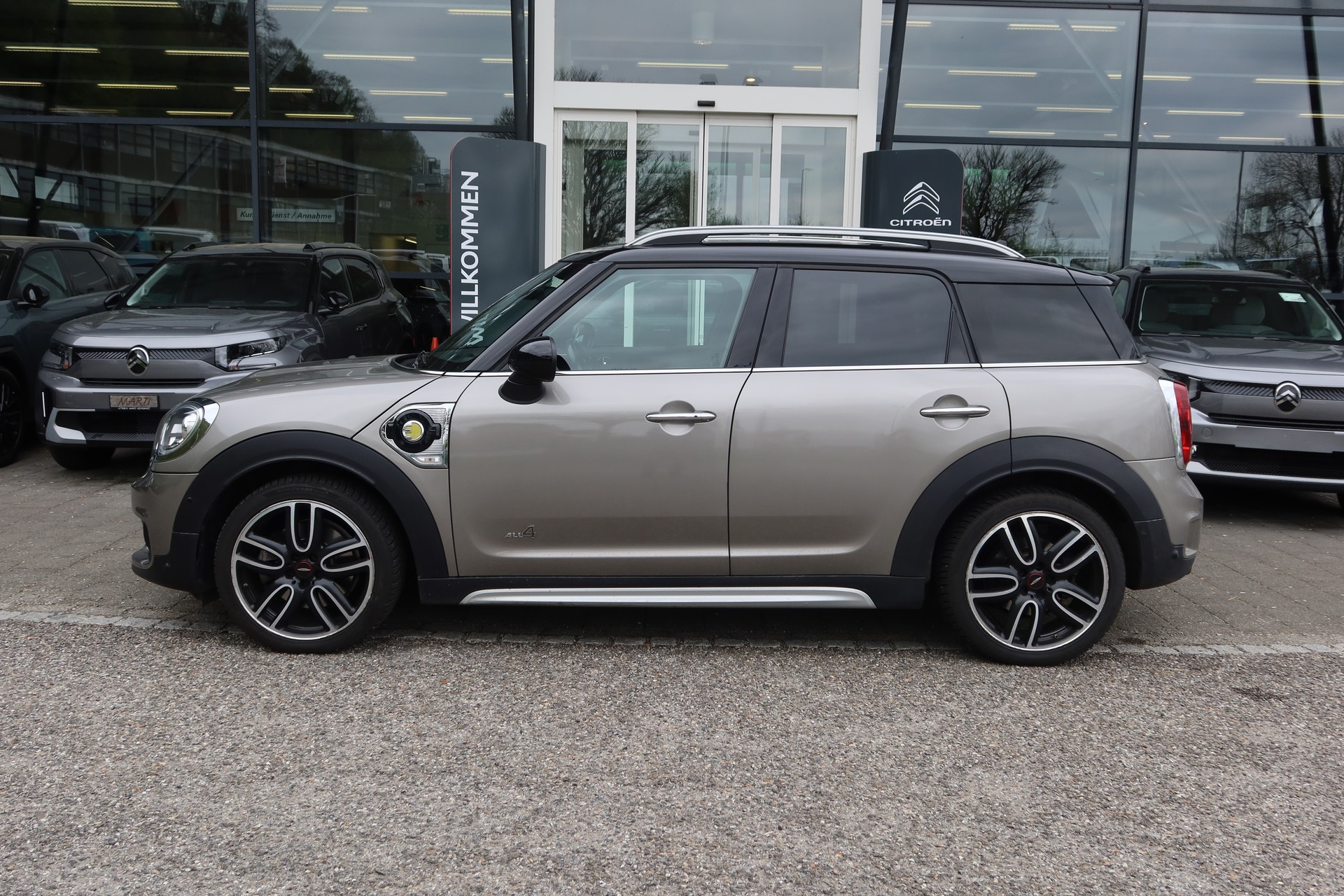 MINI Countryman CooperS E ALL4-image-1