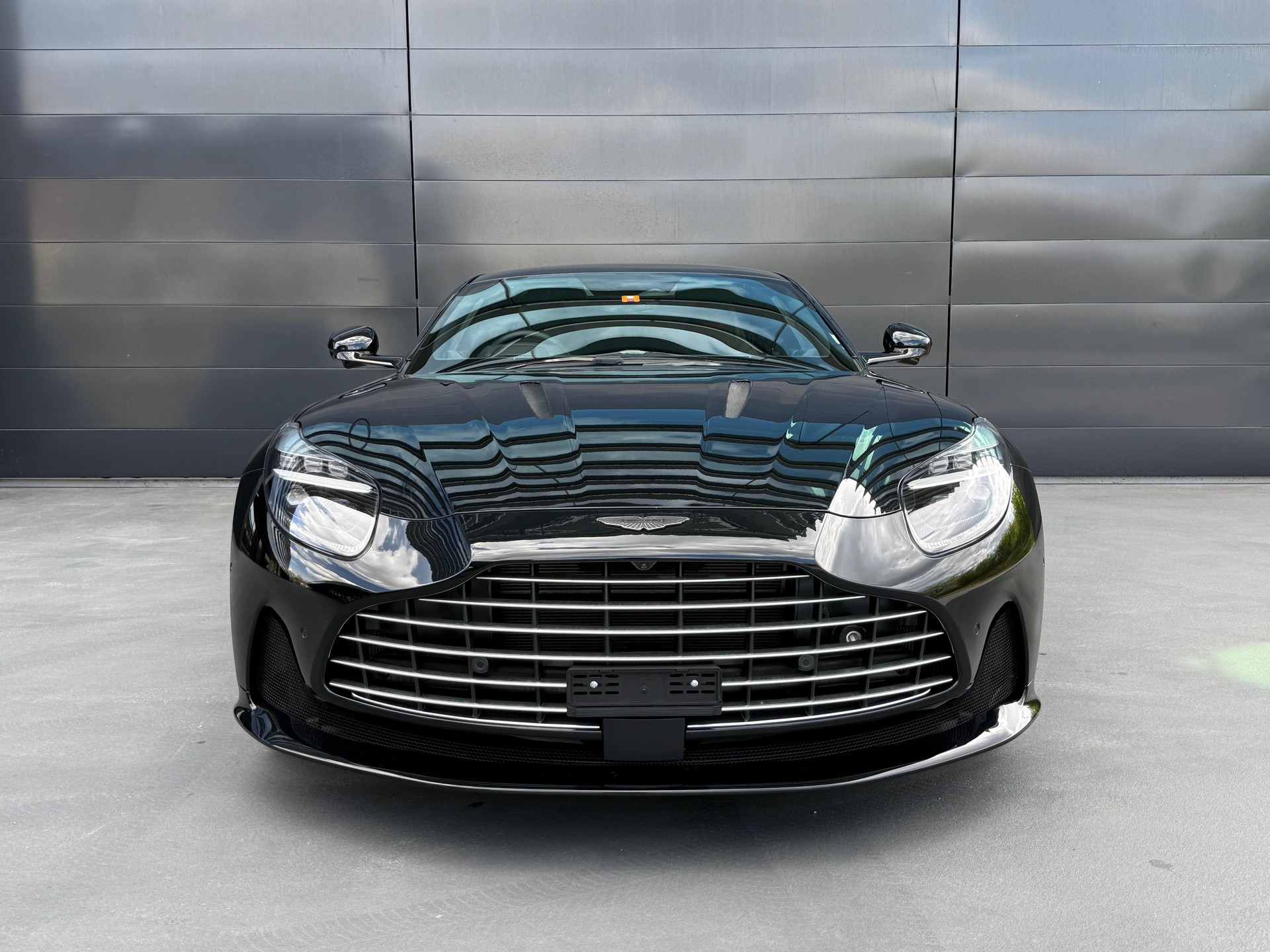 ASTON MARTIN DB12 Coupé 4.0 V8 Bi-Turbo-image-14