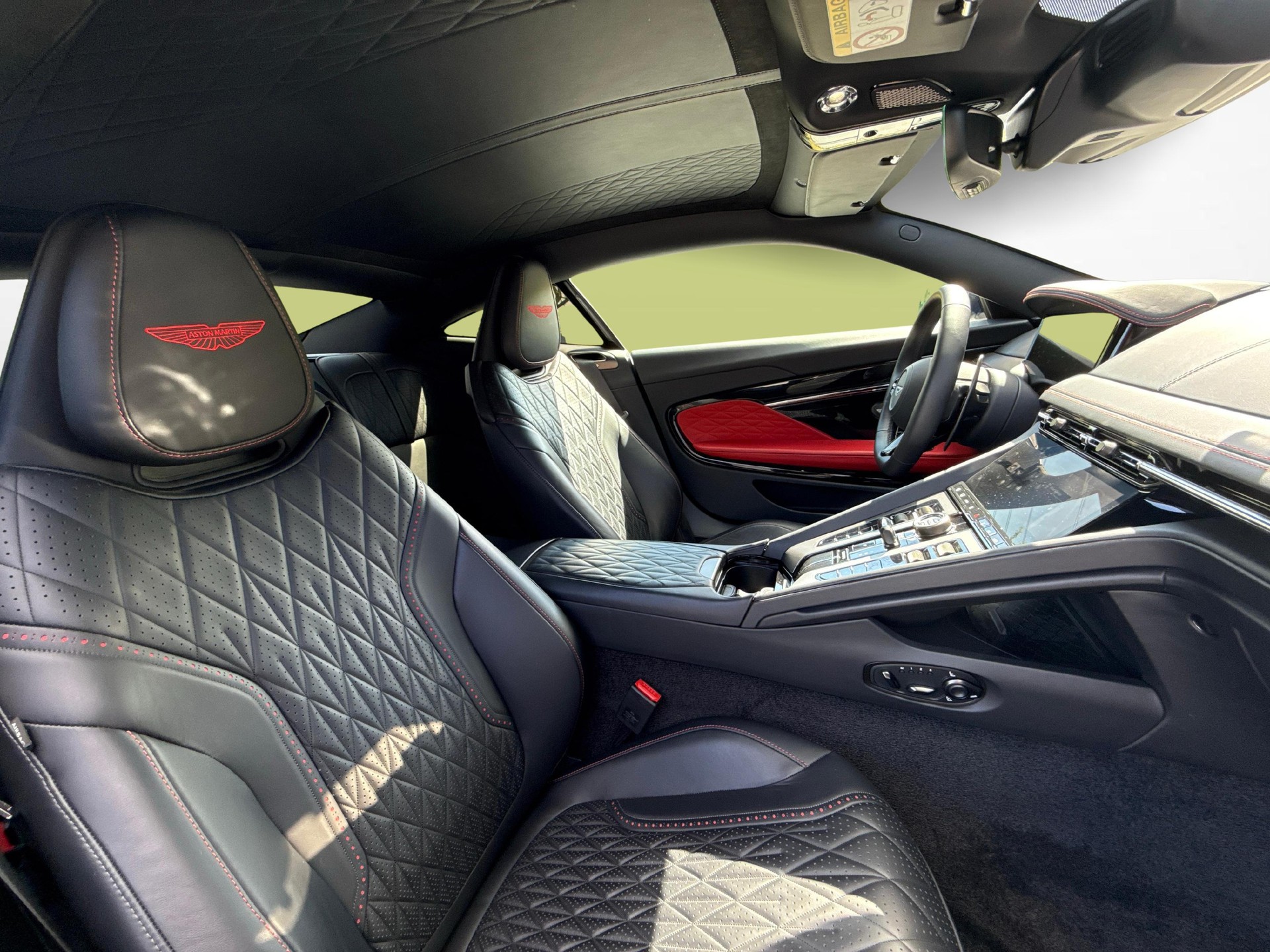 ASTON MARTIN DB12 Coupé 4.0 V8 Bi-Turbo-image-9