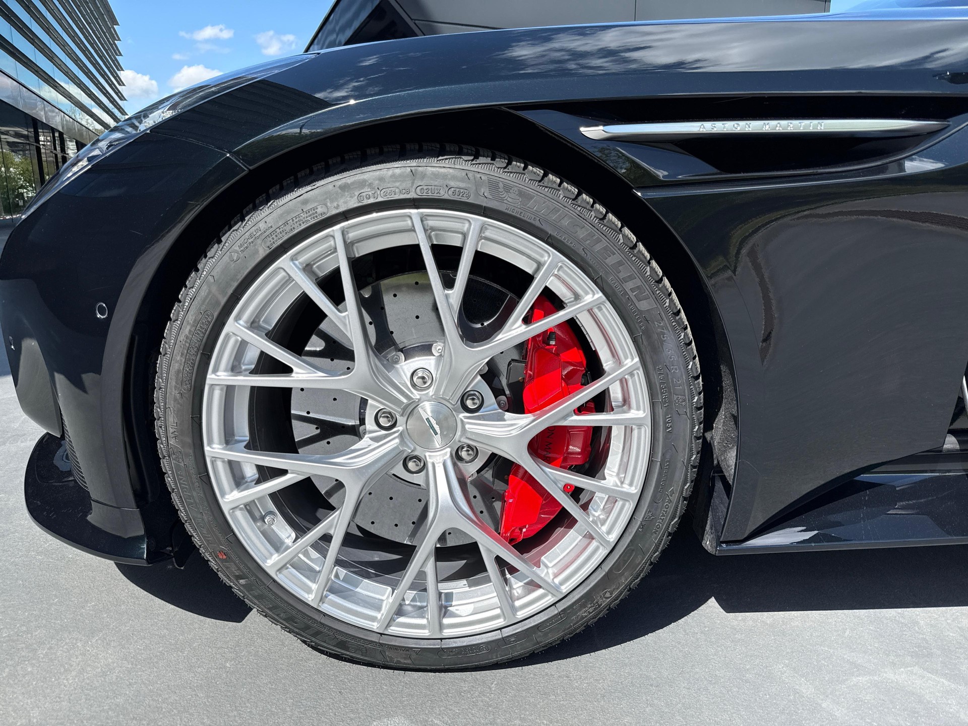 ASTON MARTIN DB12 Coupé 4.0 V8 Bi-Turbo-image-12