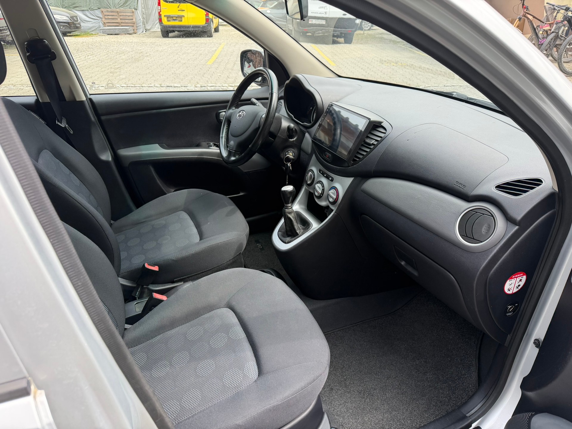 HYUNDAI i10 1.2 Style-image-8