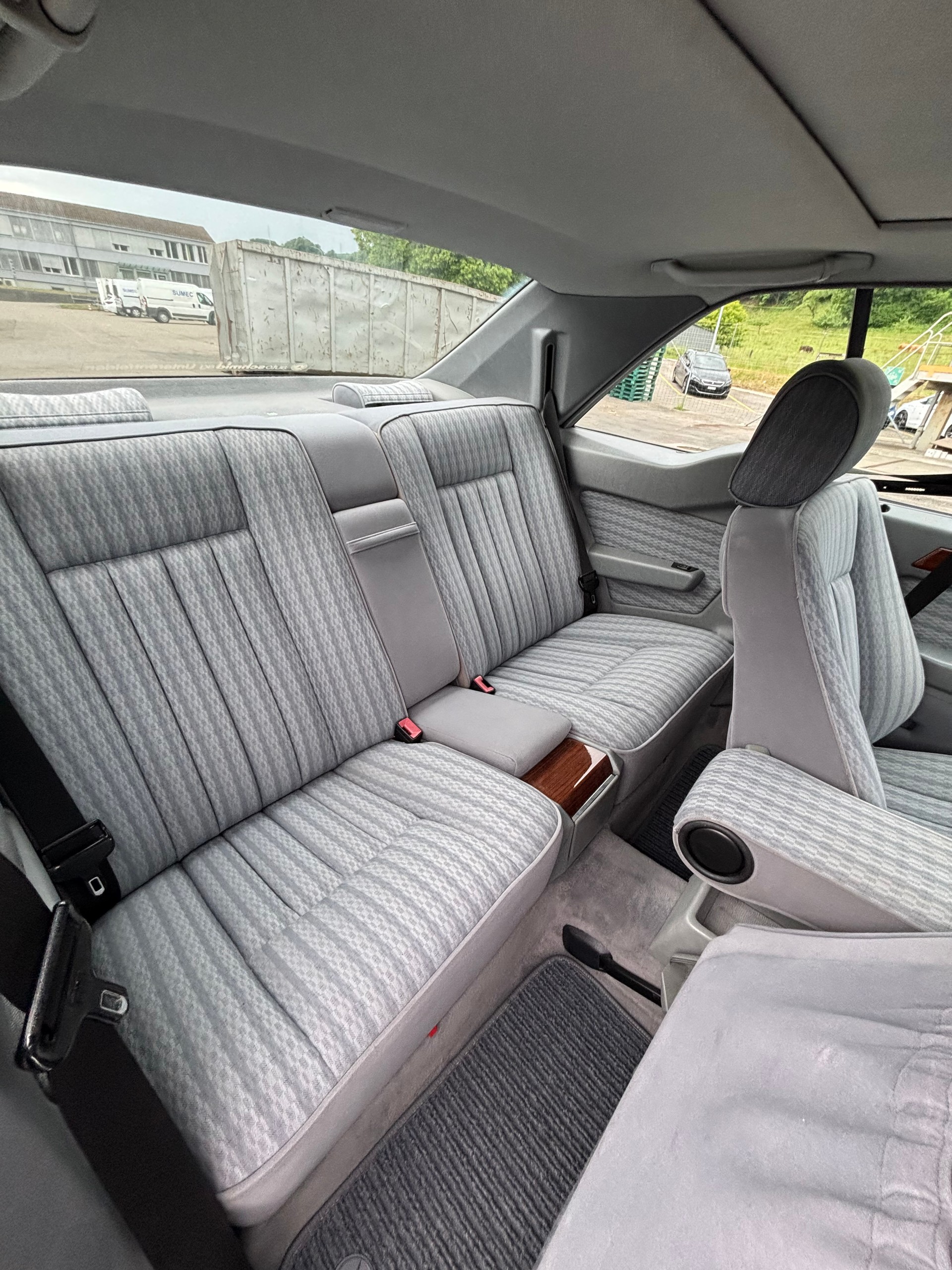 MERCEDES-BENZ 300 CE-image-14
