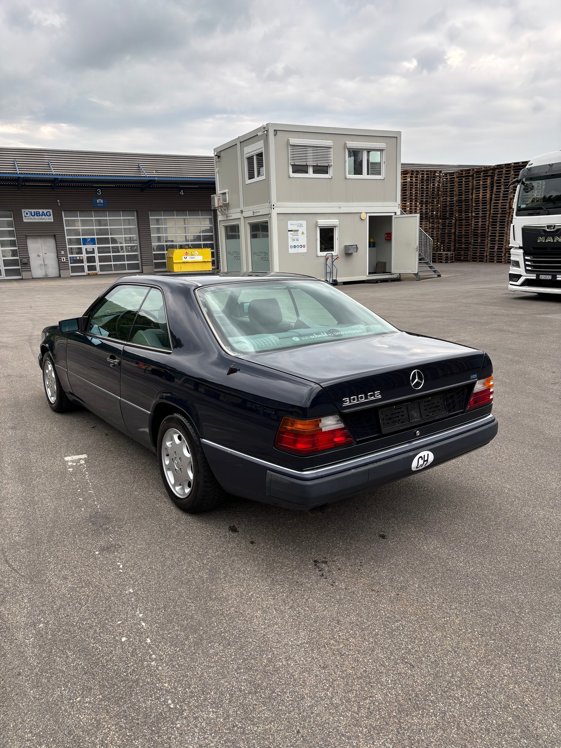 MERCEDES-BENZ 300 CE-image-4