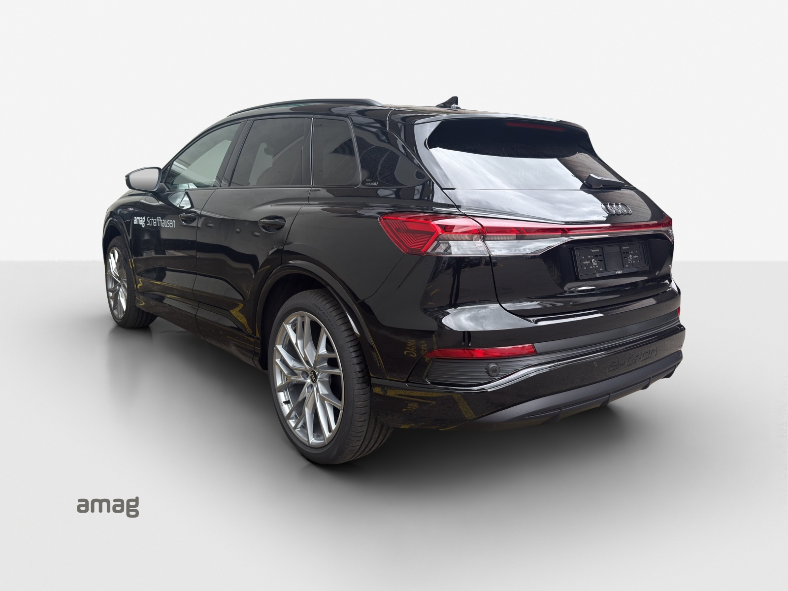 AUDI Q4 e-tron 45 Edition Swiss Ski quattro-showroom-element-3