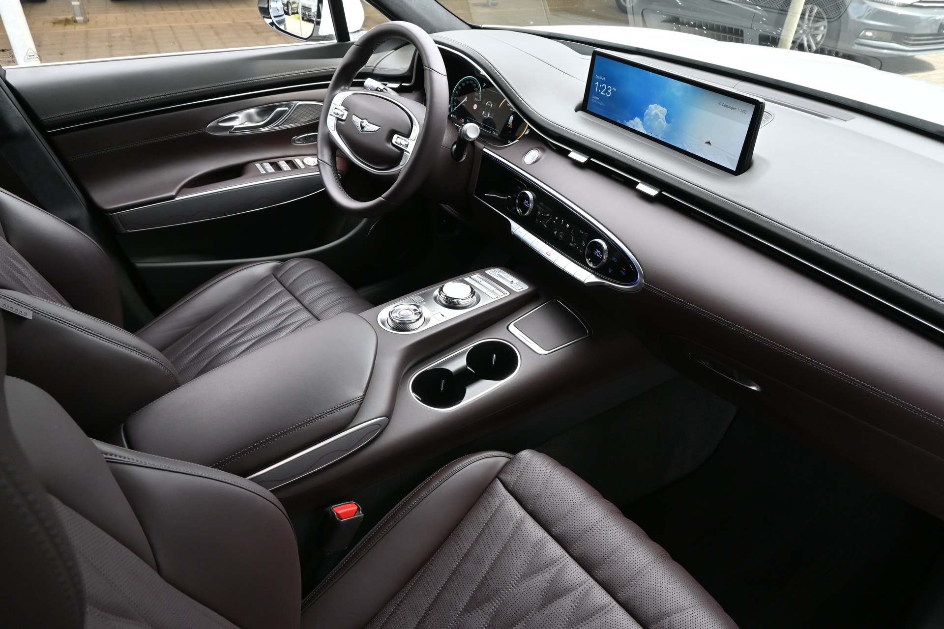 GENESIS GV70 2.2 CRDI Luxury AT8 AWD + (CH Auto) Voll-Ausstattung-image-11