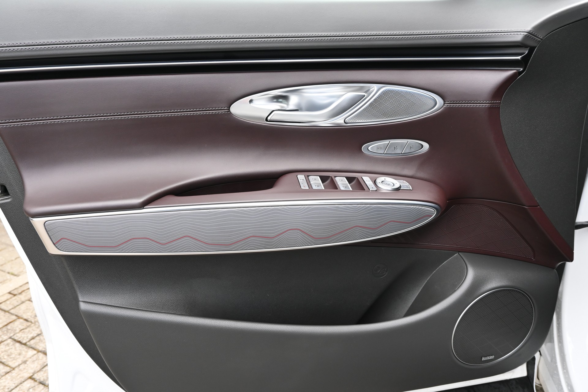 GENESIS GV70 2.2 CRDI Luxury AT8 AWD + (CH Auto) Voll-Ausstattung-image-16