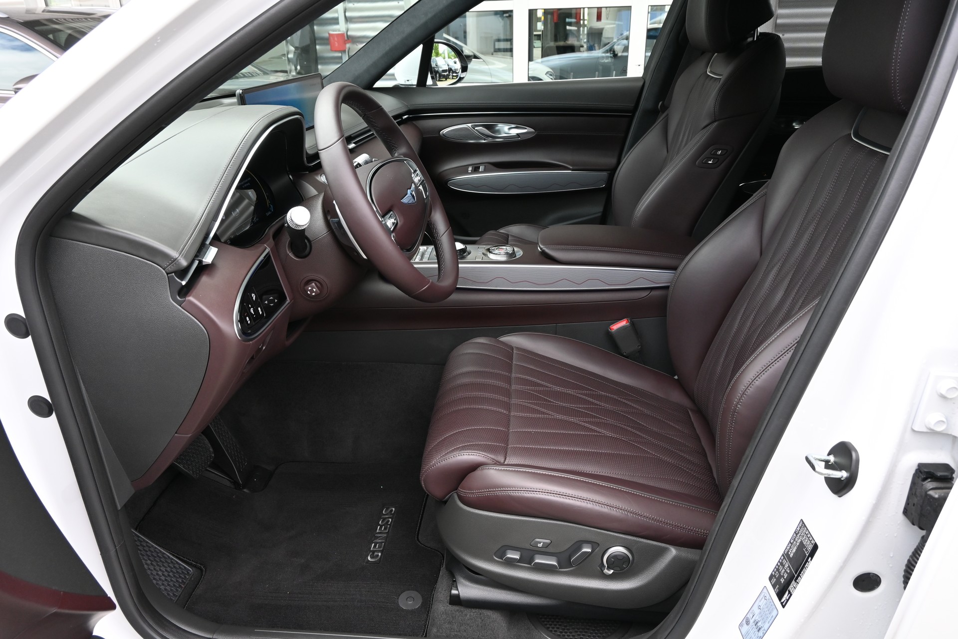 GENESIS GV70 2.2 CRDI Luxury AT8 AWD + (CH Auto) Voll-Ausstattung-image-10