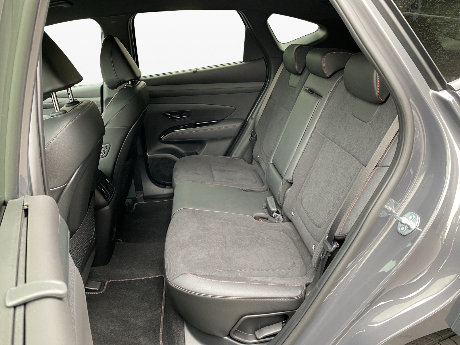 HYUNDAI Tucson 1.6 T-GDi PHEV N-Line LUX.pack 4WD-image-10