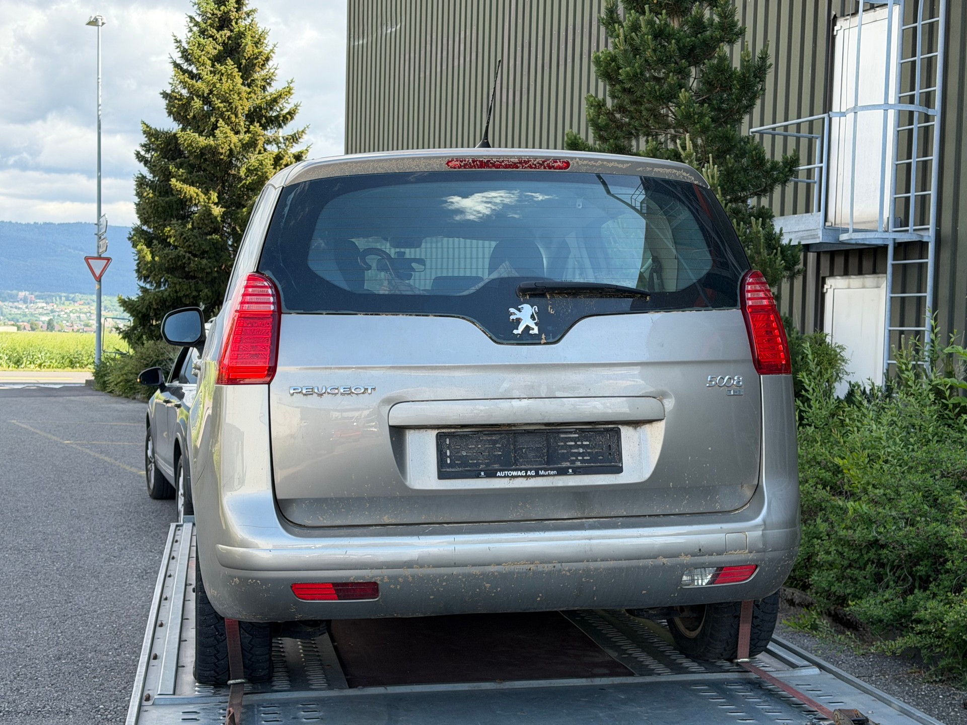 PEUGEOT 5008 1.6 HDI Allure EGS6-image-3