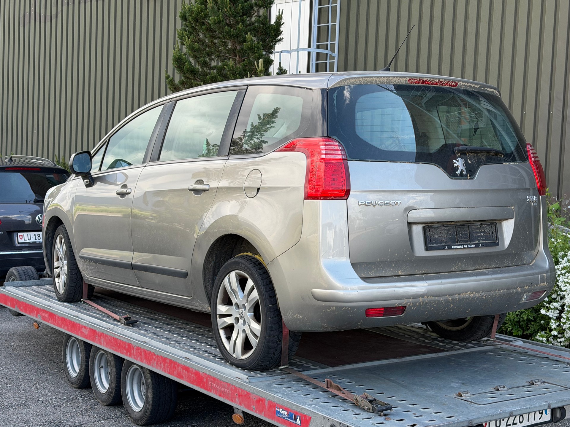 PEUGEOT 5008 1.6 HDI Allure EGS6-image-2