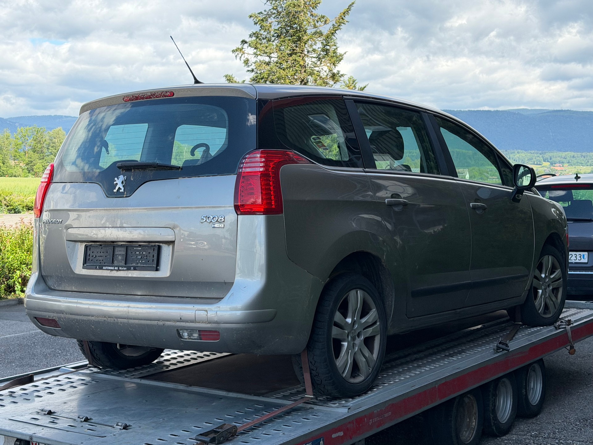 PEUGEOT 5008 1.6 HDI Allure EGS6-image-4