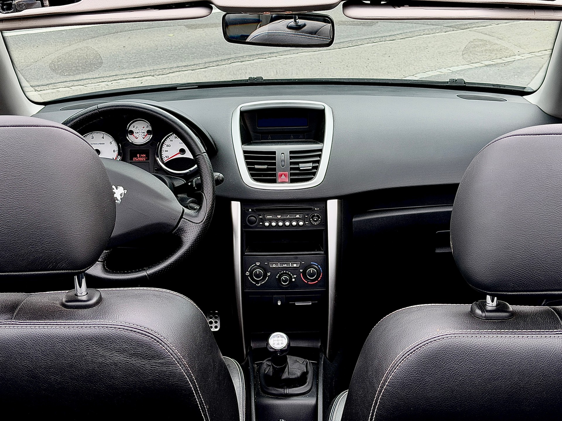 PEUGEOT 207 CC 1.6 16V Swiss Edition-image-7