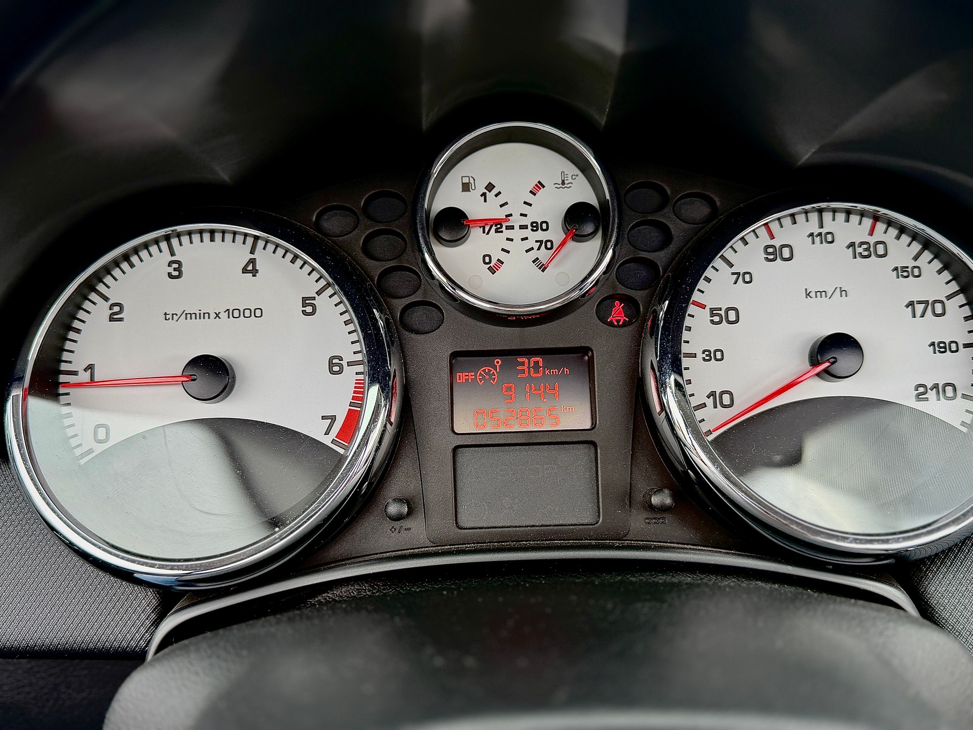 PEUGEOT 207 CC 1.6 16V Swiss Edition-image-10