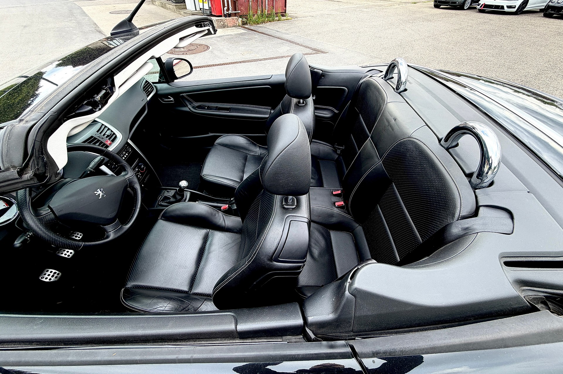 PEUGEOT 207 CC 1.6 16V Swiss Edition-image-6