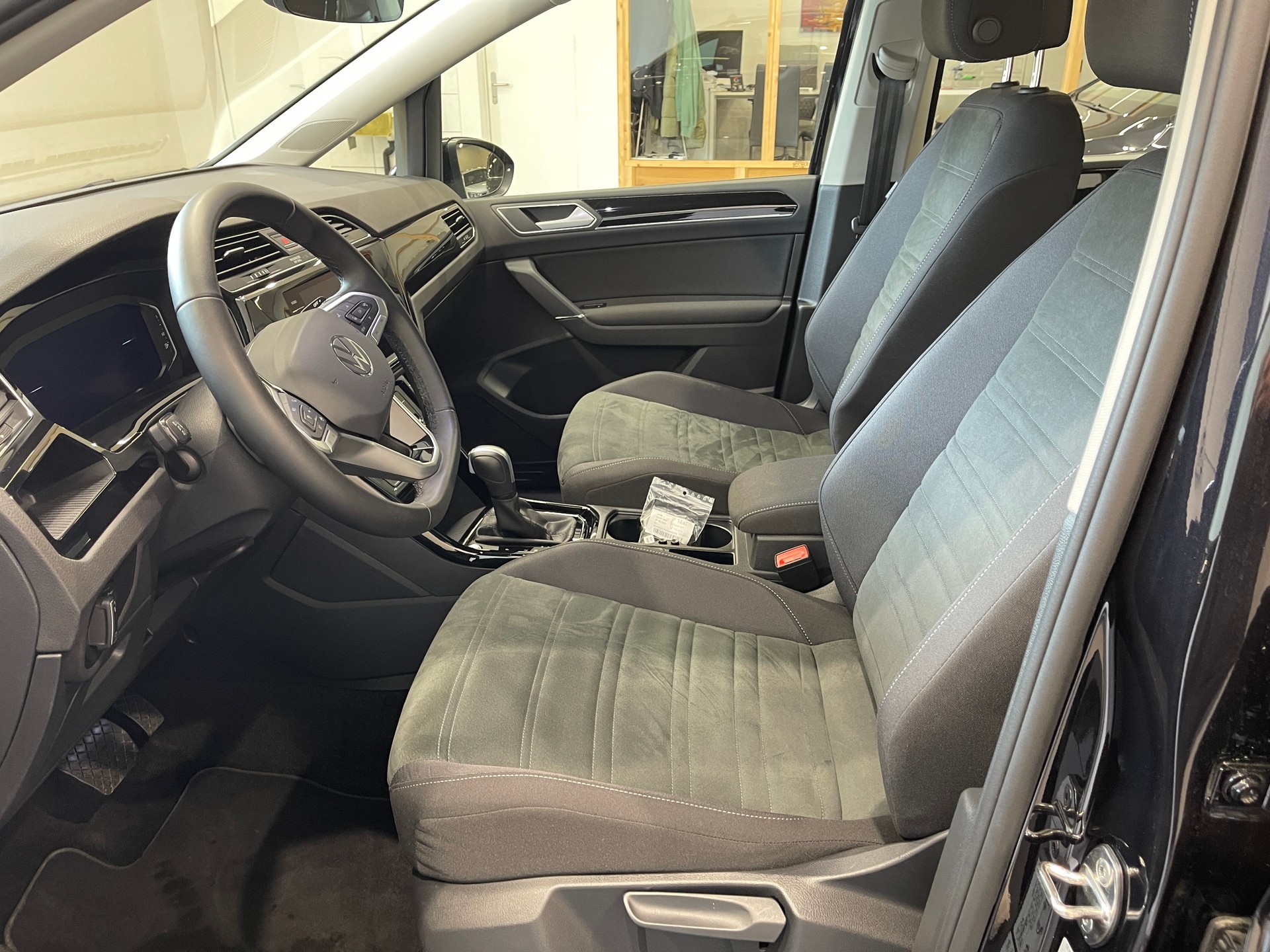 VW Touran 2.0 TDI BlueMotion Technology Highline DSG *R-LINE*7 PLATZ*-image-7
