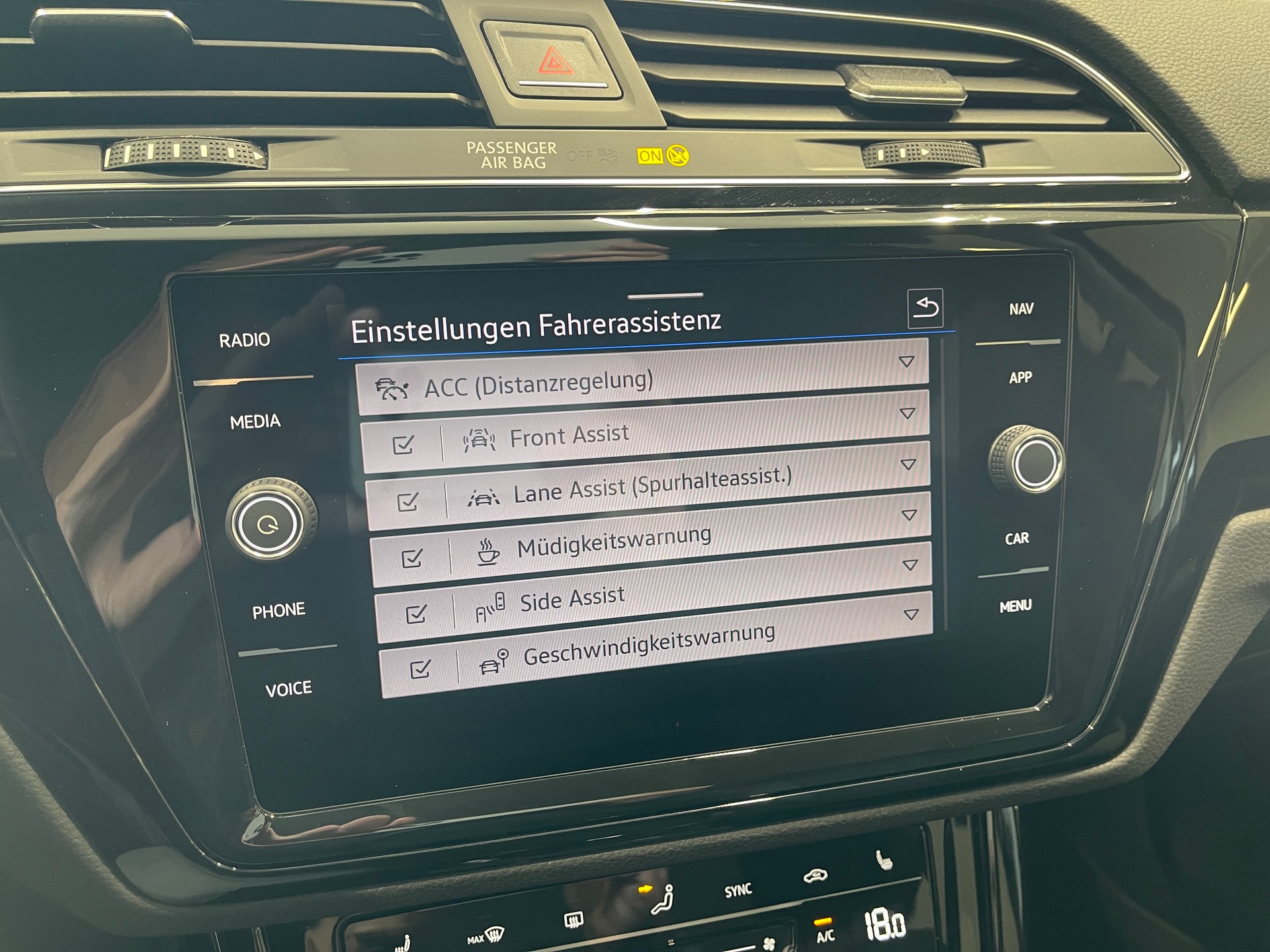 VW Touran 2.0 TDI BlueMotion Technology Highline DSG *R-LINE*7 PLATZ*-image-22