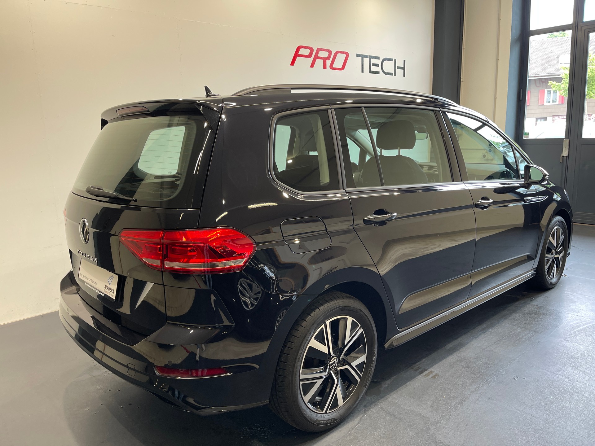 VW Touran 2.0 TDI BlueMotion Technology Highline DSG *R-LINE*7 PLATZ*-image-4