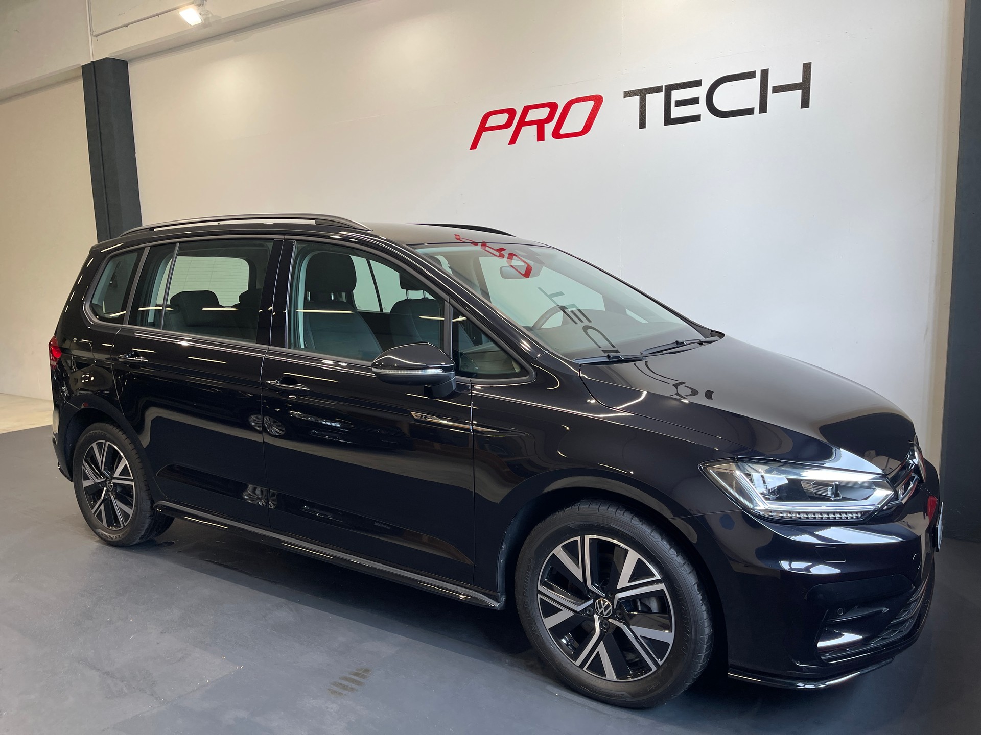 VW Touran 2.0 TDI BlueMotion Technology Highline DSG *R-LINE*7 PLATZ*