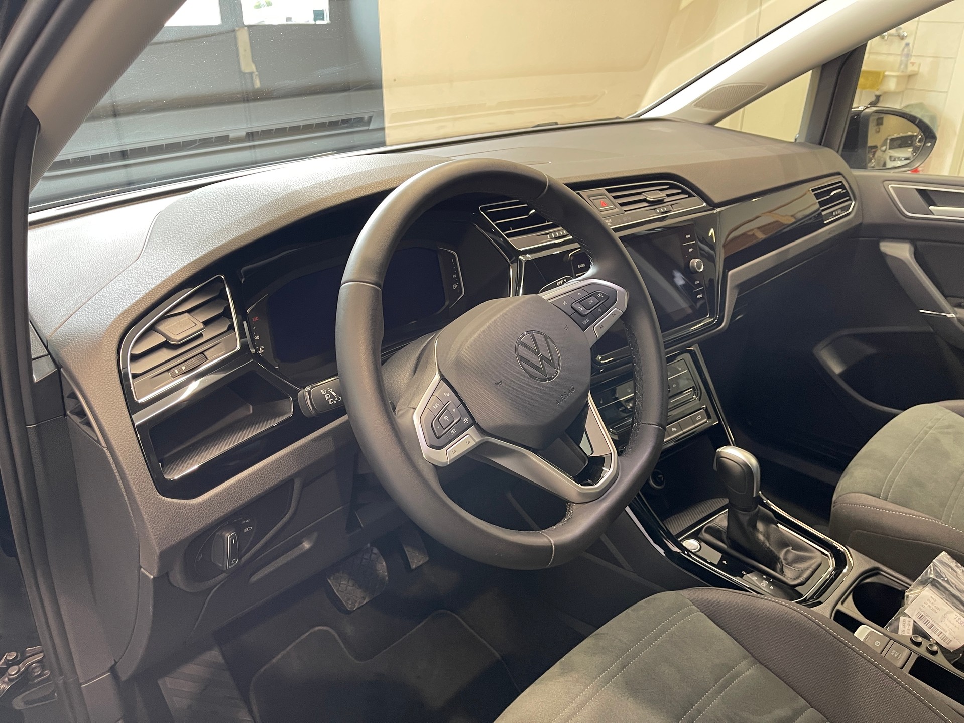 VW Touran 2.0 TDI BlueMotion Technology Highline DSG *R-LINE*7 PLATZ*-image-8