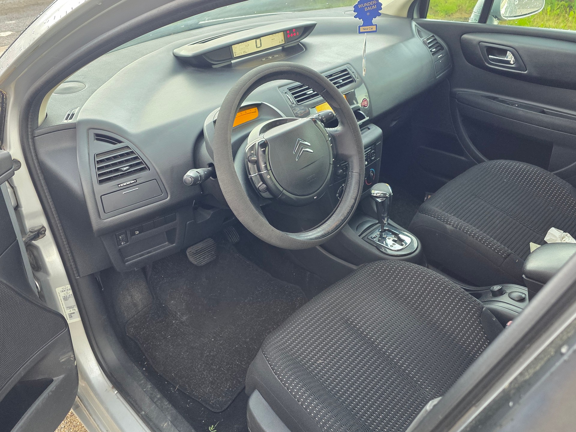 CITROEN C4 Berline 1.6i 16V SX-image-6
