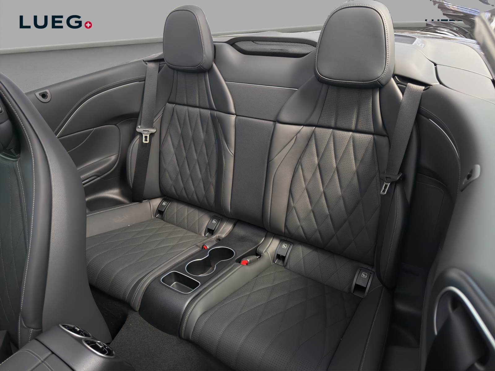 MERCEDES-BENZ CLE AMG 53 Cabrio 4Matic+ 9G-Tronic-image-13
