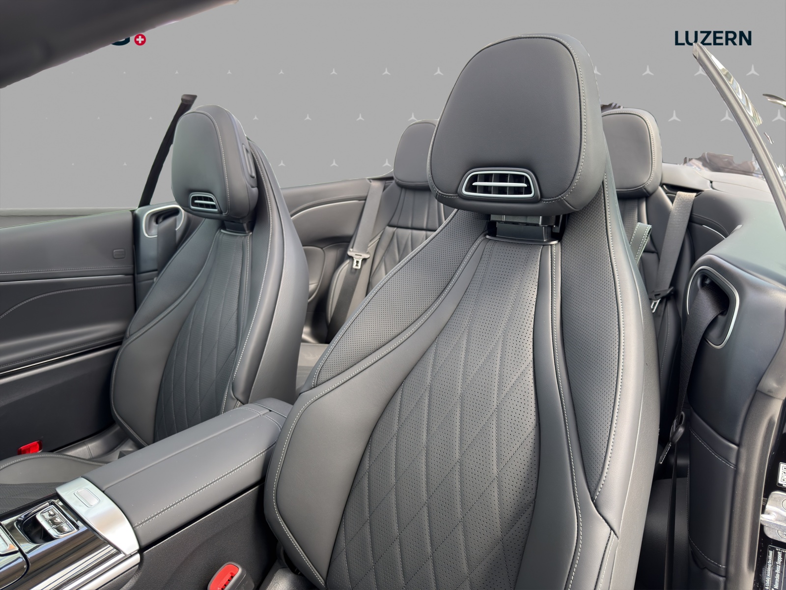MERCEDES-BENZ CLE AMG 53 Cabrio 4Matic+ 9G-Tronic-image-8