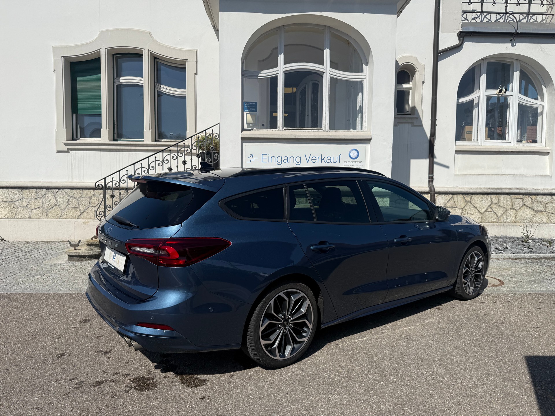 FORD Focus Station Wagon 1.0i EcoB Hybrid 155 ST-Line X-image-4