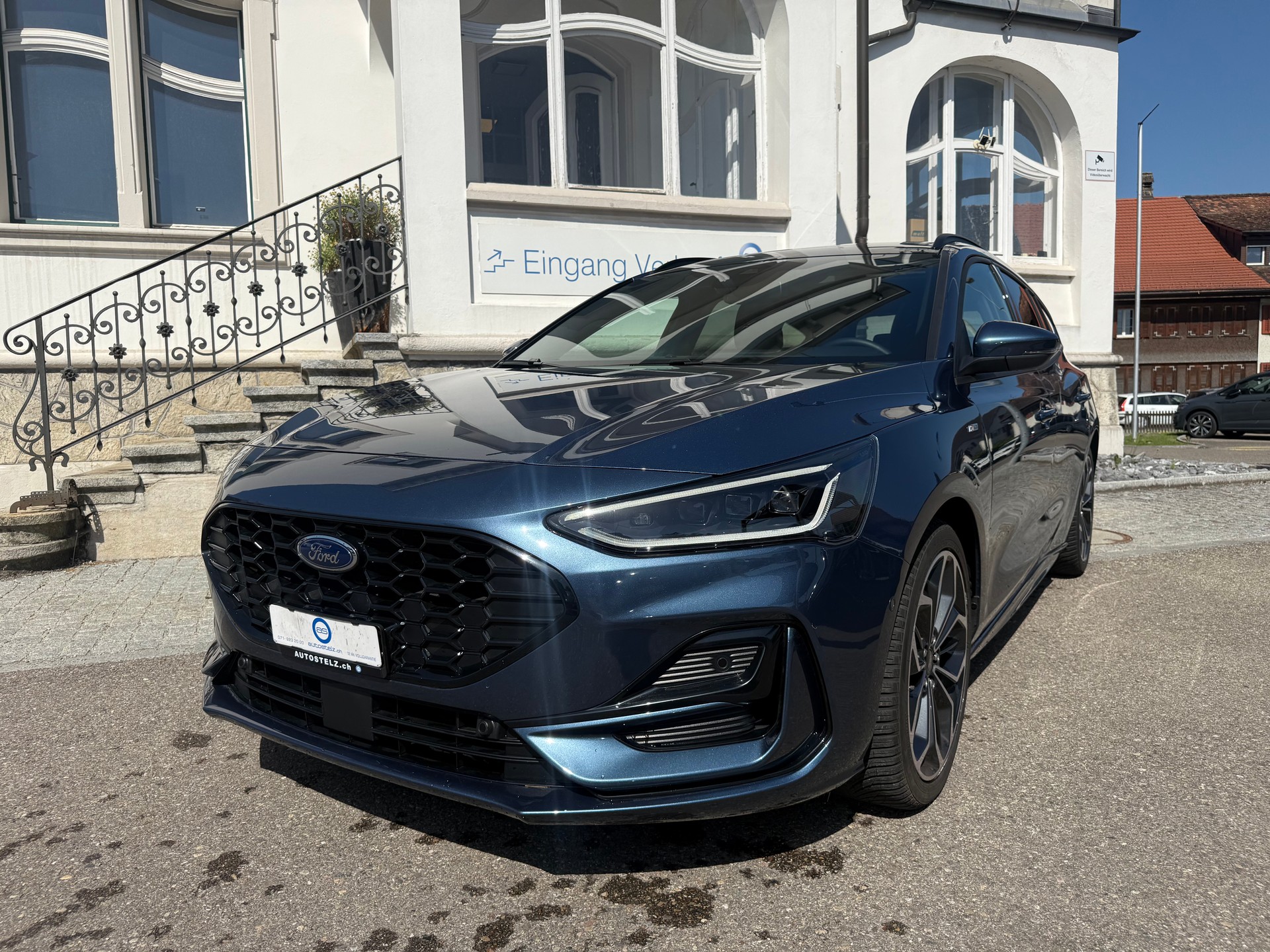 FORD Focus Station Wagon 1.0i EcoB Hybrid 155 ST-Line X-showroom-element-1