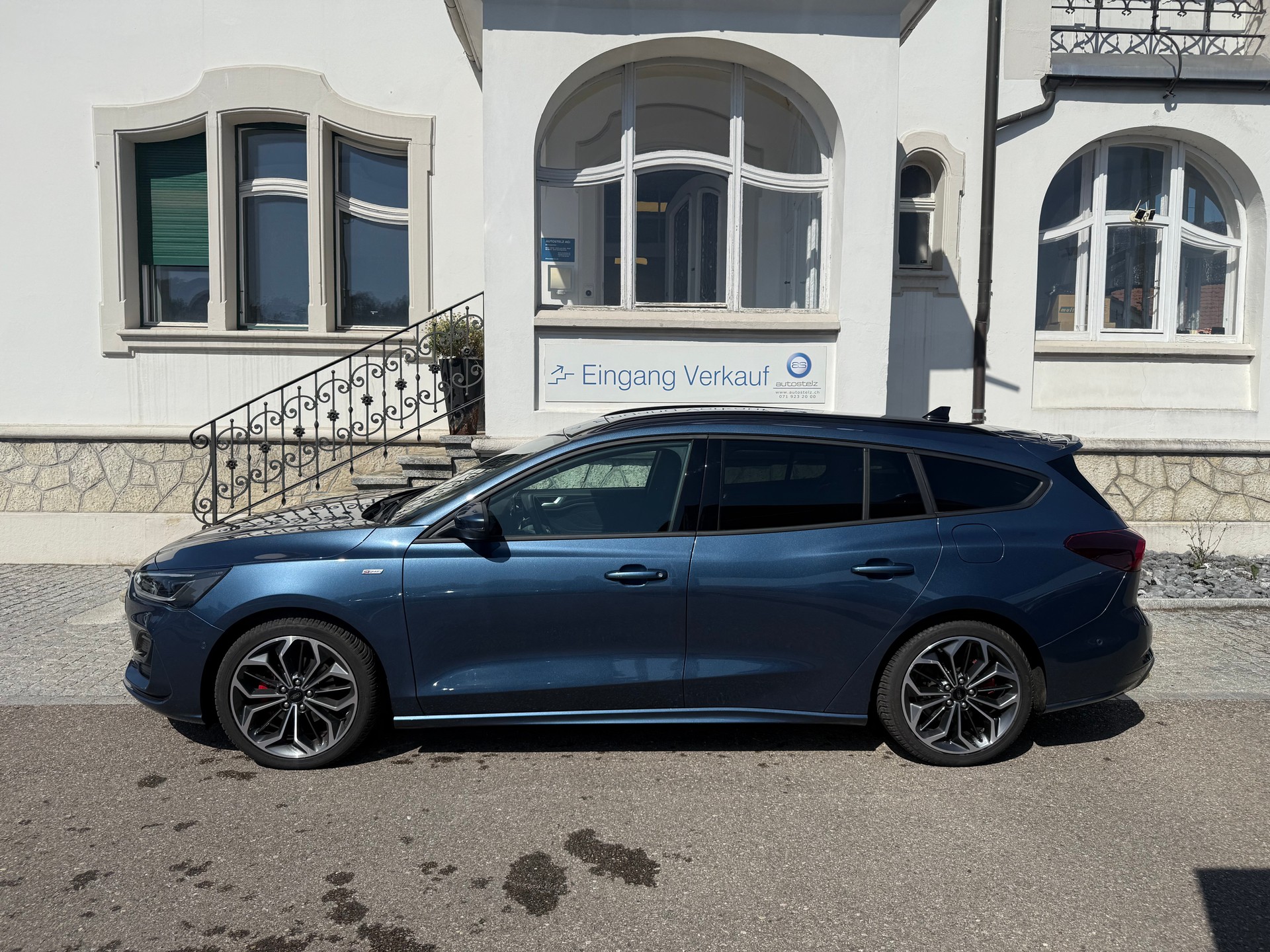 FORD Focus Station Wagon 1.0i EcoB Hybrid 155 ST-Line X-showroom-element-3