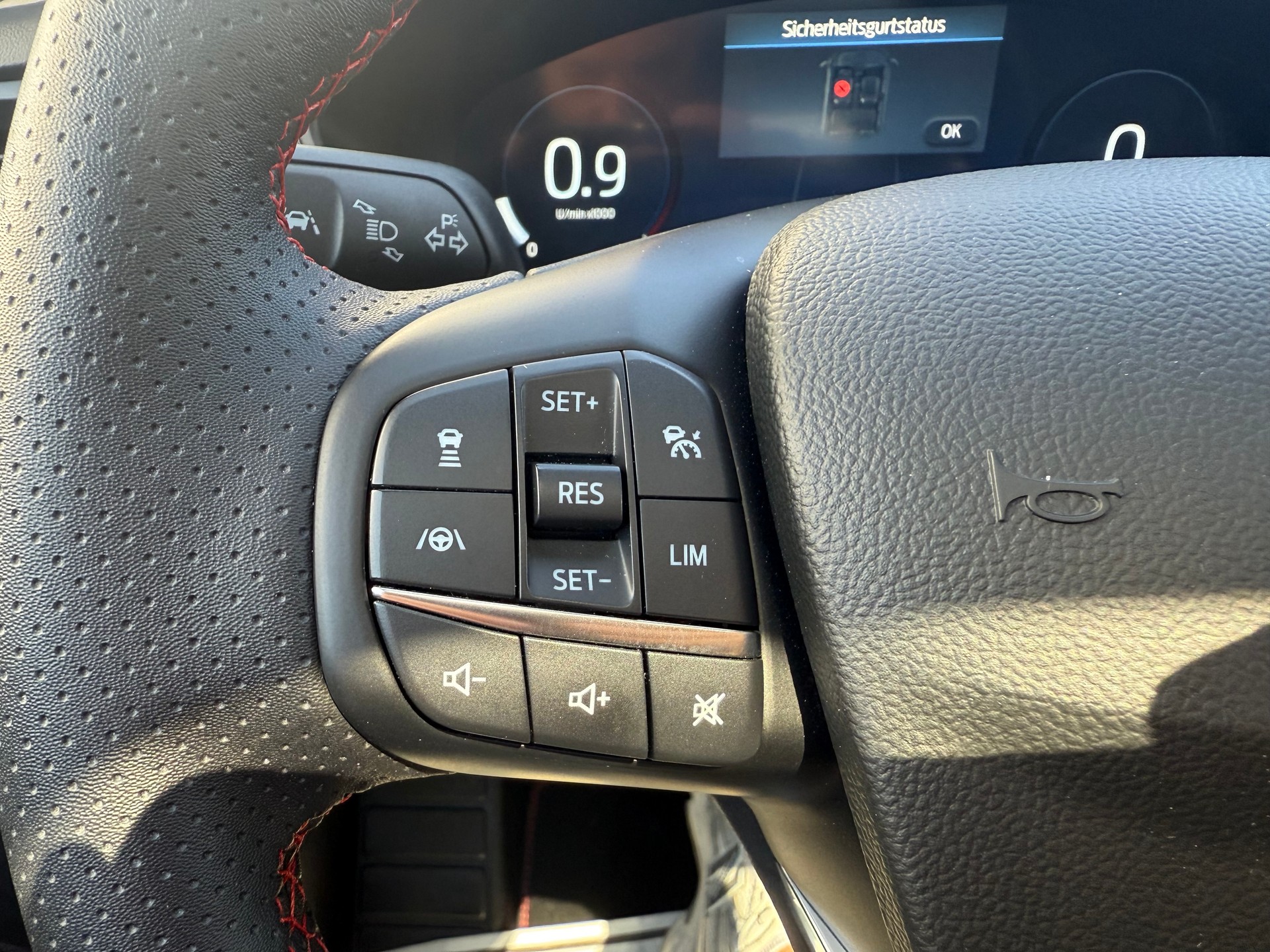 FORD Focus Station Wagon 1.0i EcoB Hybrid 155 ST-Line X-image-14