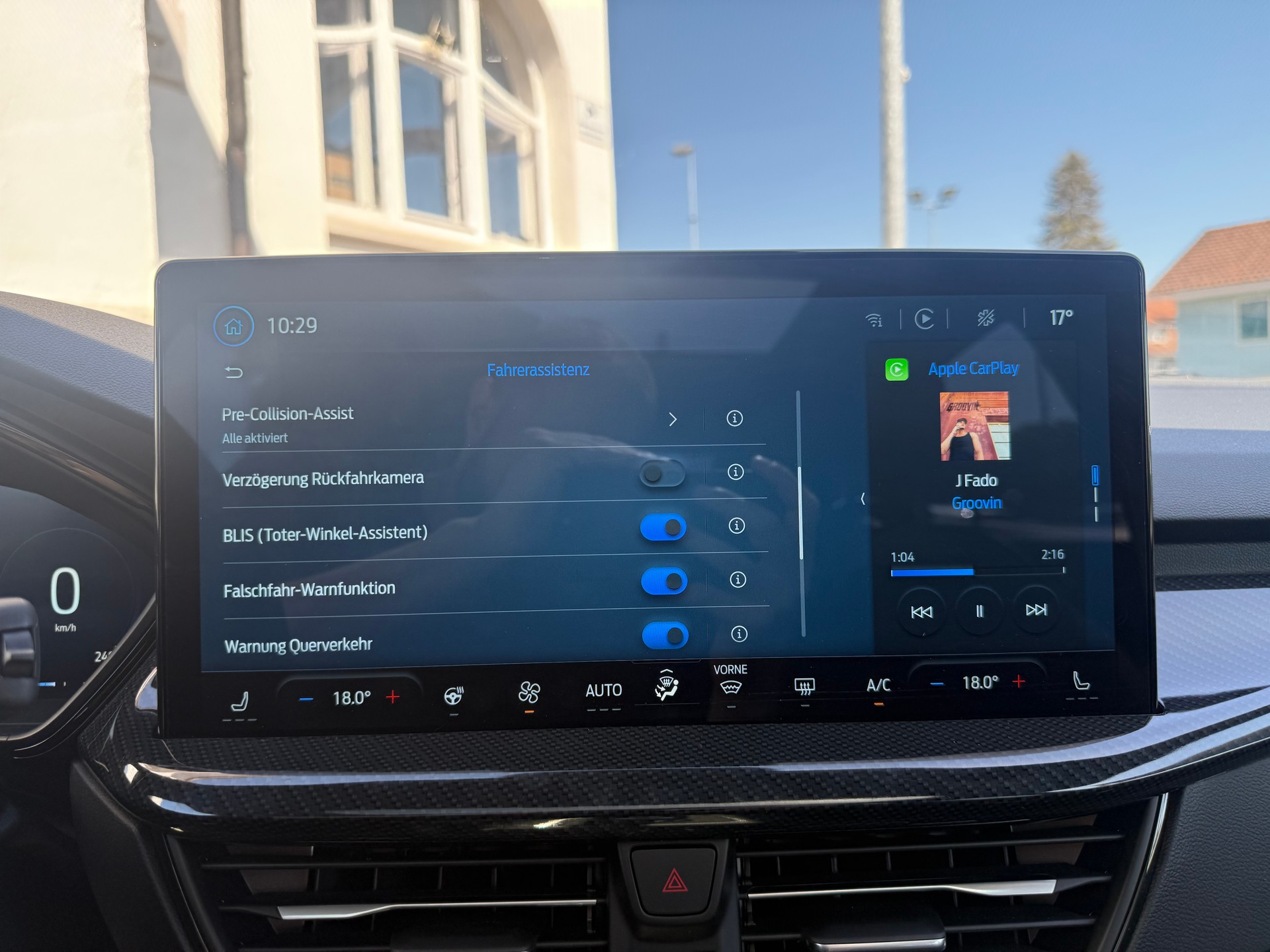 FORD Focus Station Wagon 1.0i EcoB Hybrid 155 ST-Line X-image-18