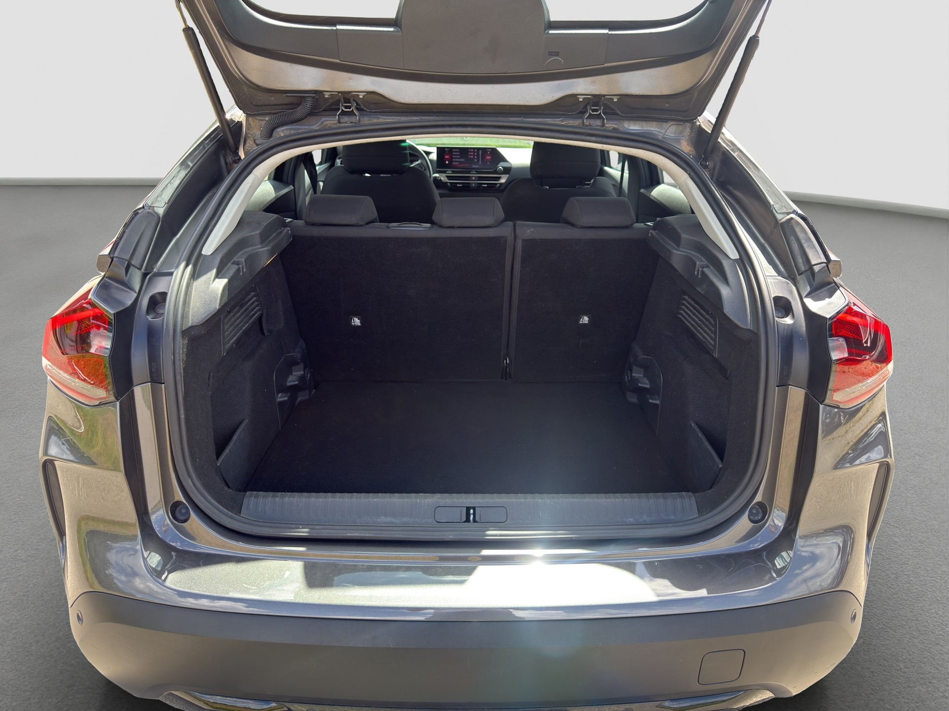 CITROEN C4 1.2 Pure Tech Feel EAT8 ** Frisch ab MFK und Service ** Zahnriemen ersetzt **-image-8