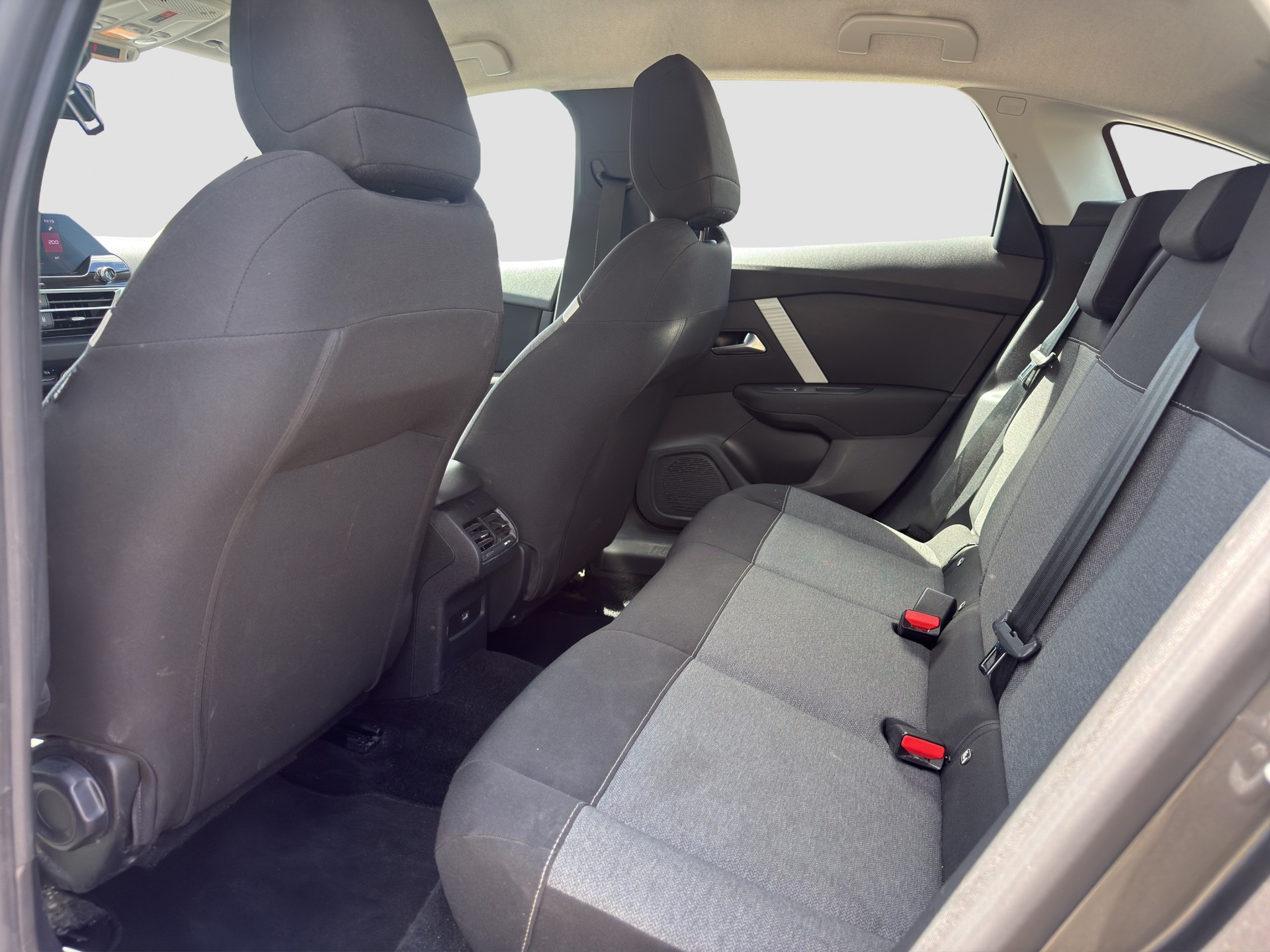 CITROEN C4 1.2 Pure Tech Feel EAT8 ** Frisch ab MFK und Service ** Zahnriemen ersetzt **-image-14