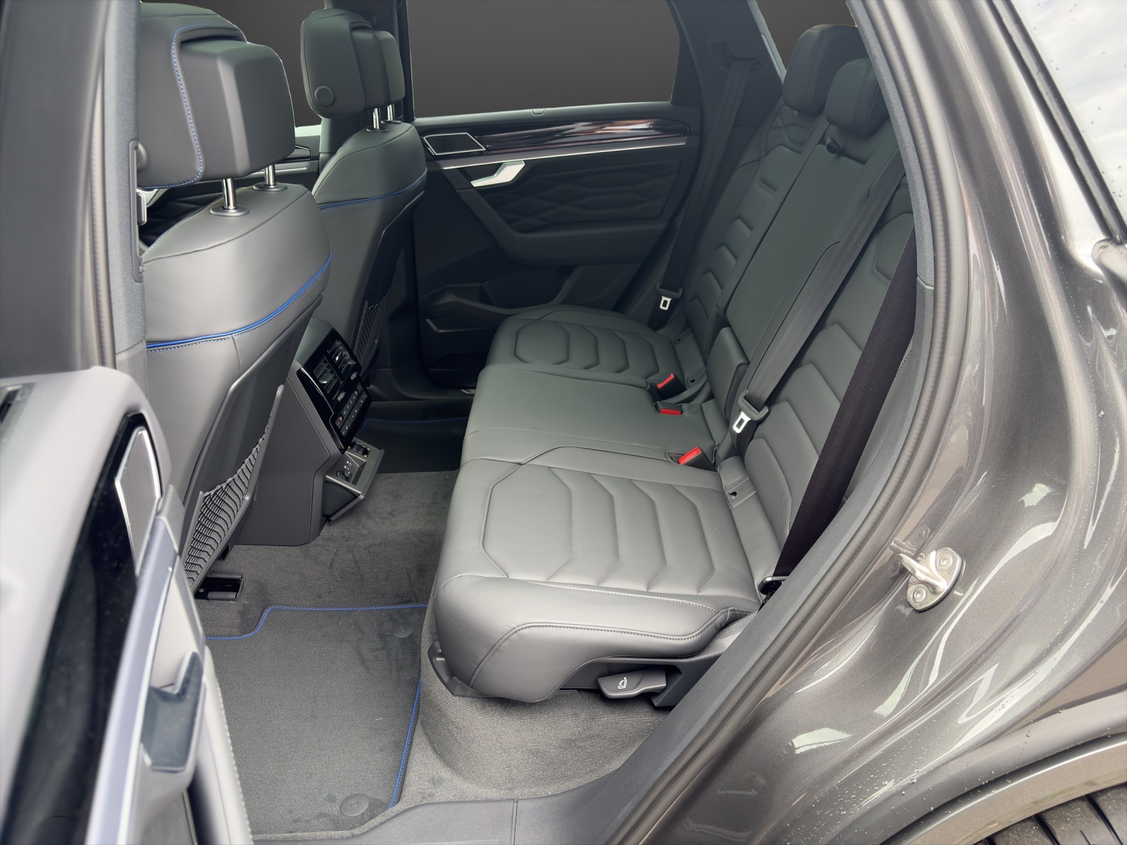 VW Touareg 3.0 TSI eHybrid R Final Edition Tiptronic-image-8