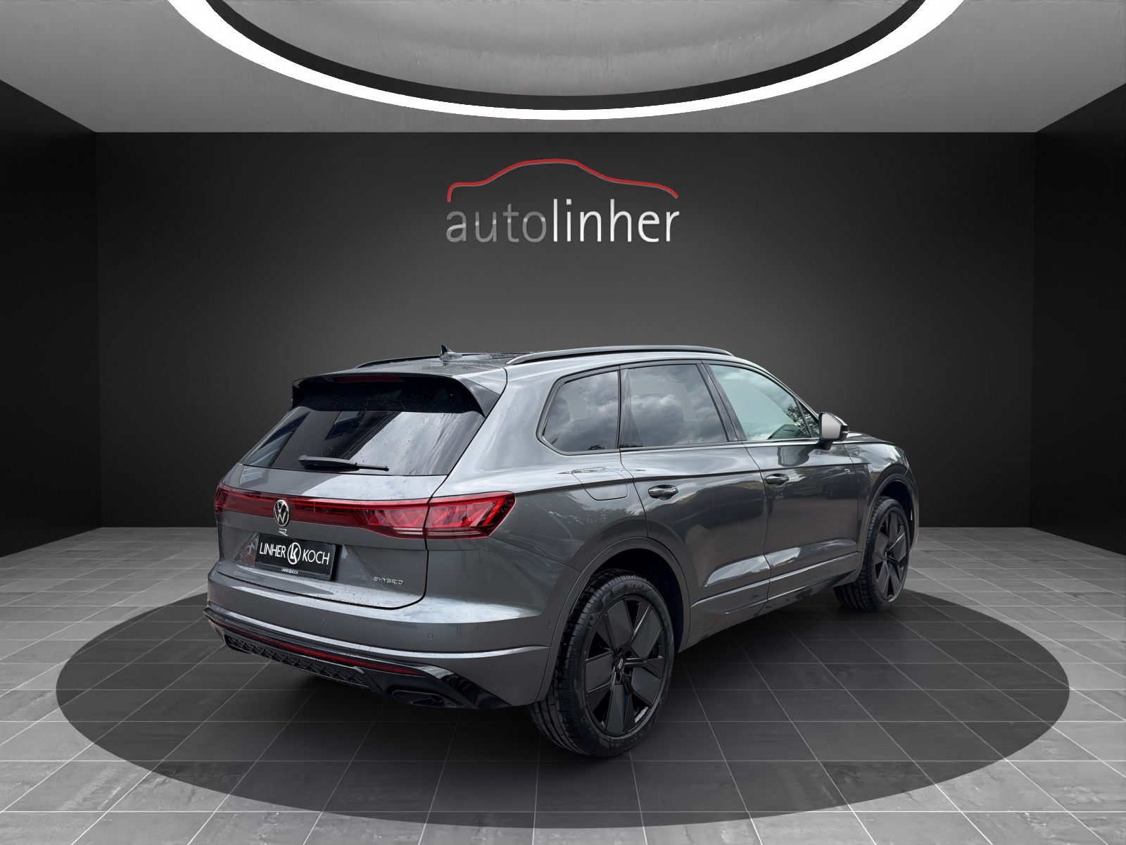 VW Touareg 3.0 TSI eHybrid R Final Edition Tiptronic-image-4