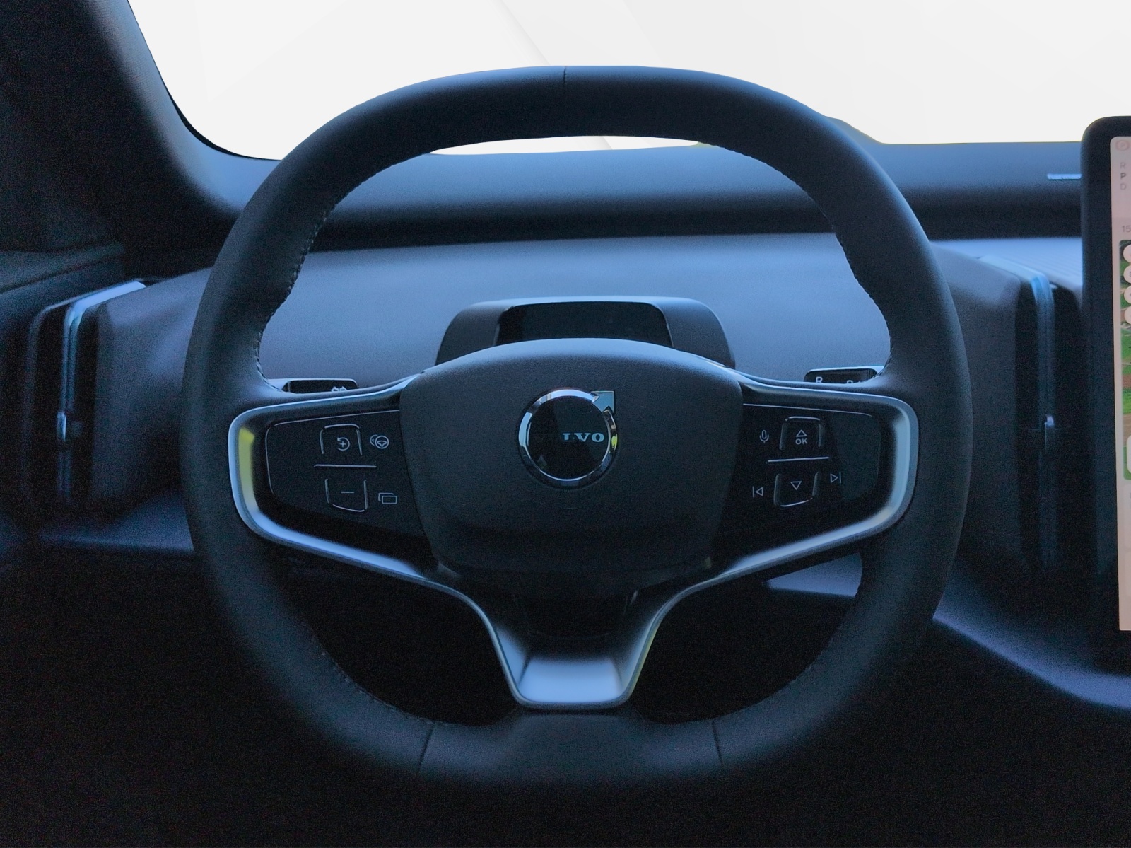 VOLVO EX 30 E60 Twin Ultra Performance Sw. Black Ed. AWD-image-11