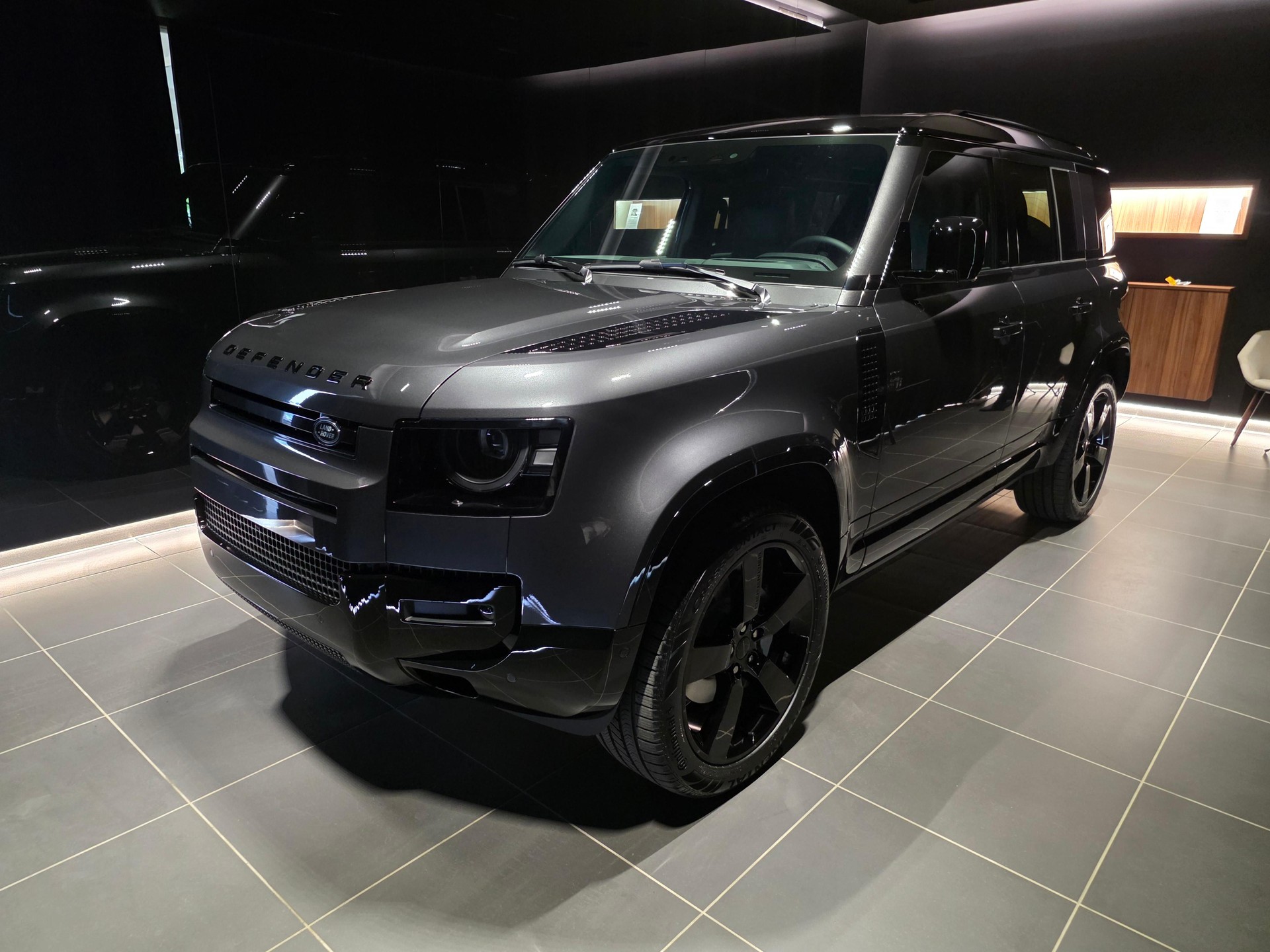 LAND ROVER Defender 110 2.0 P300e X-Dynamic HSE