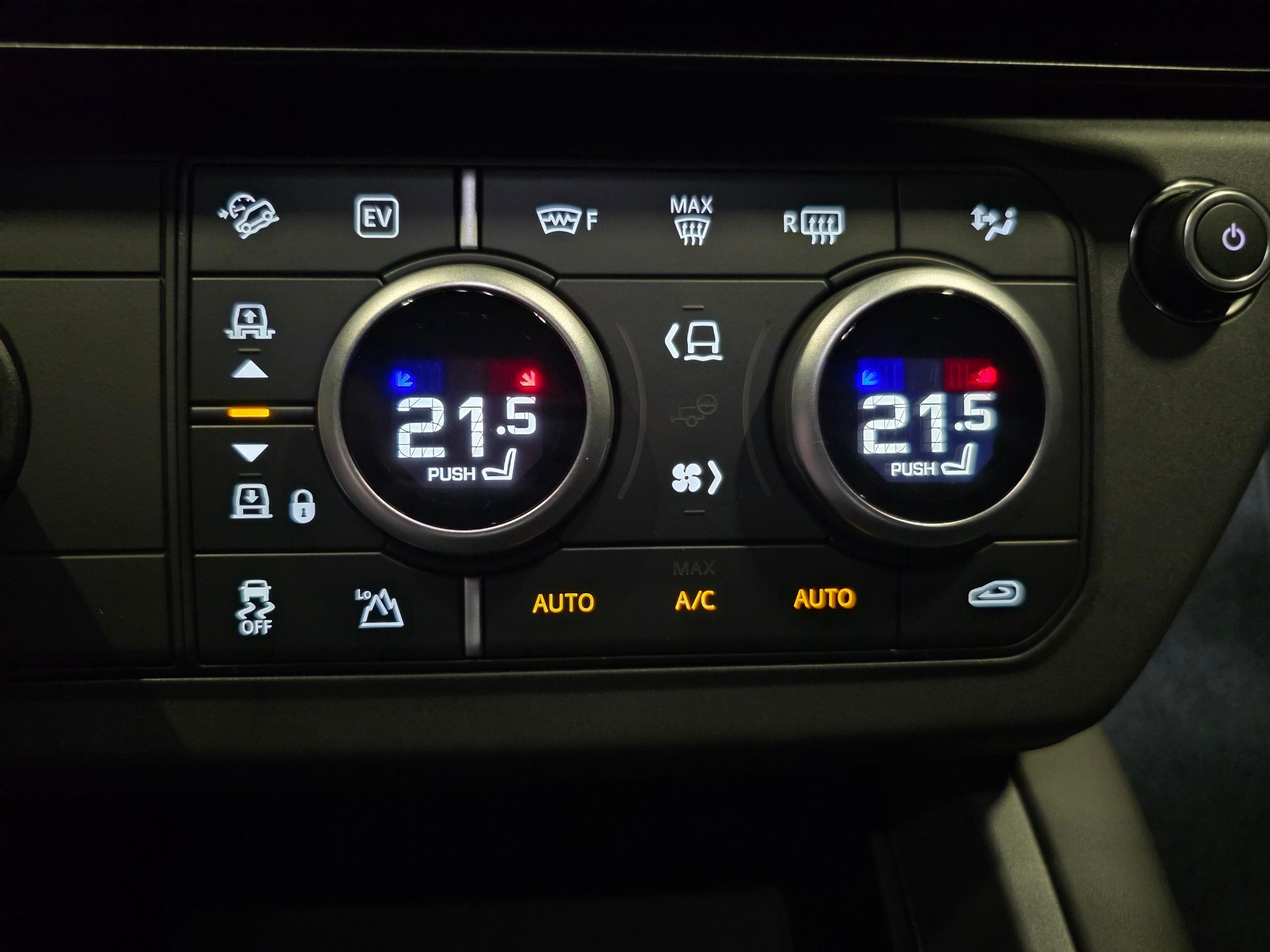 LAND ROVER Defender 110 2.0 P300e X-Dynamic HSE-image-13