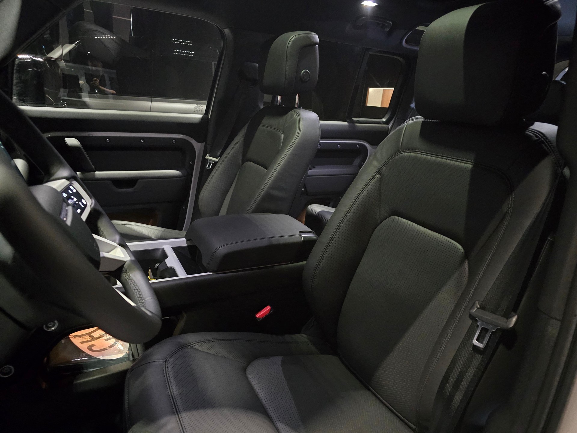LAND ROVER Defender 110 2.0 P300e X-Dynamic HSE-image-5