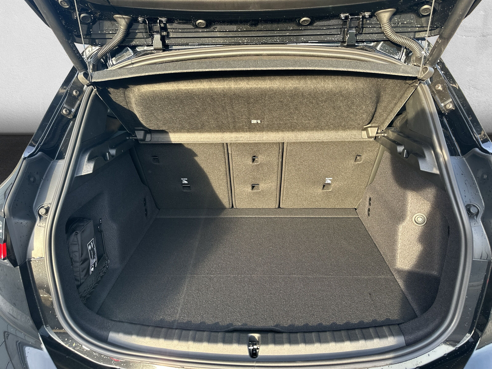 BMW 218d Active Tourer M Sport DKG-image-9