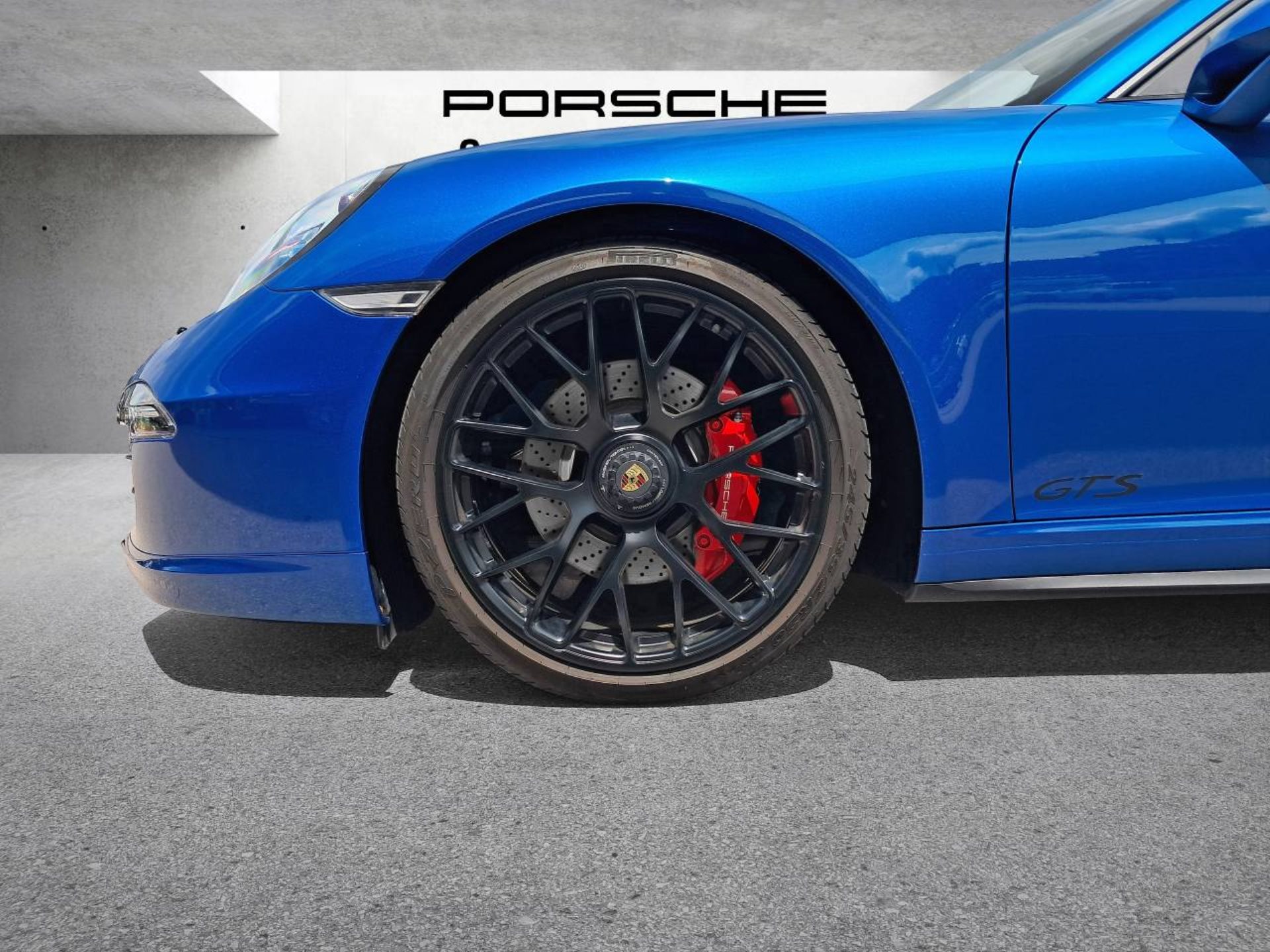 PORSCHE 911 Carrera GTS-image-11