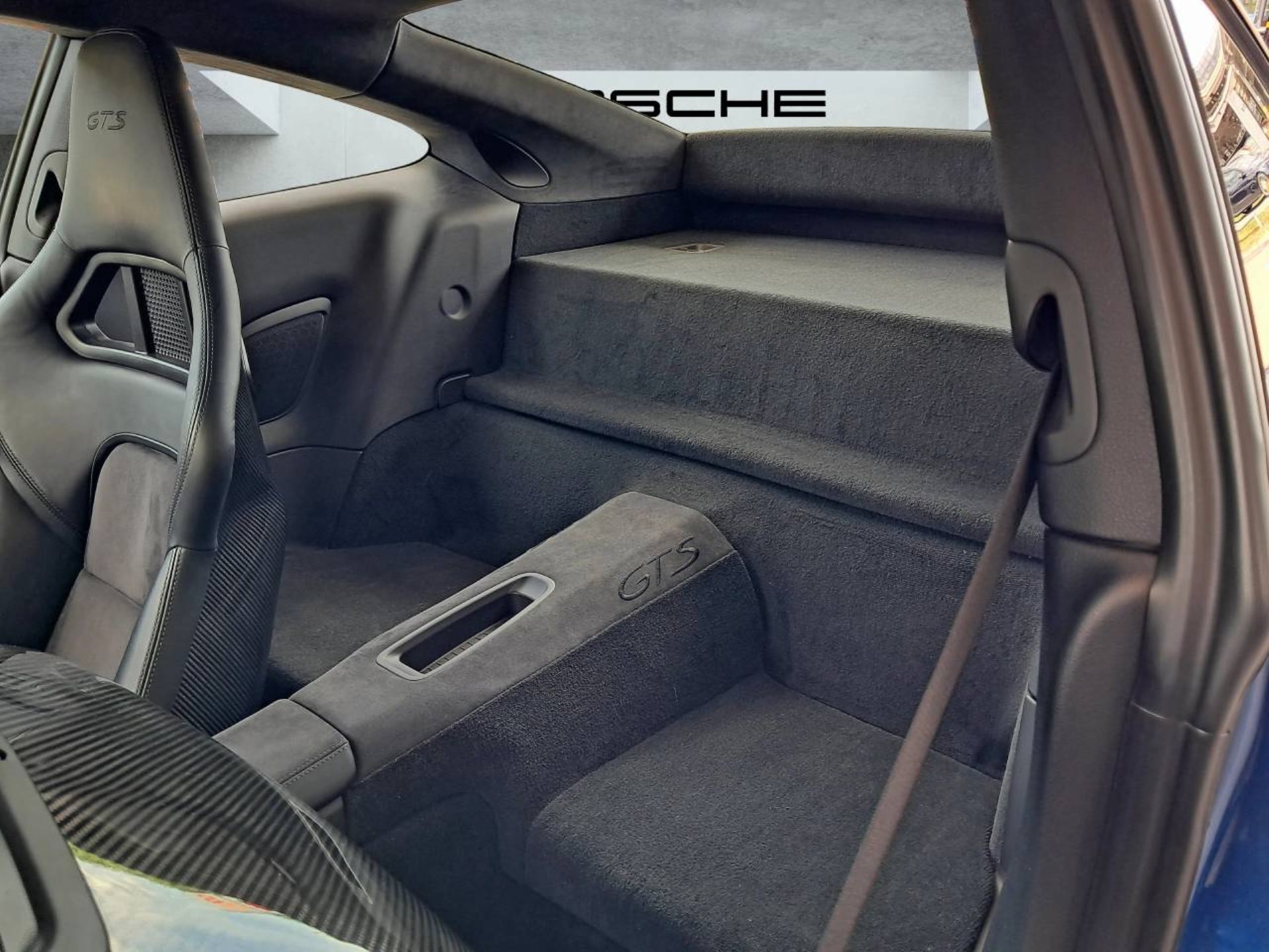 PORSCHE 911 Carrera GTS-image-19